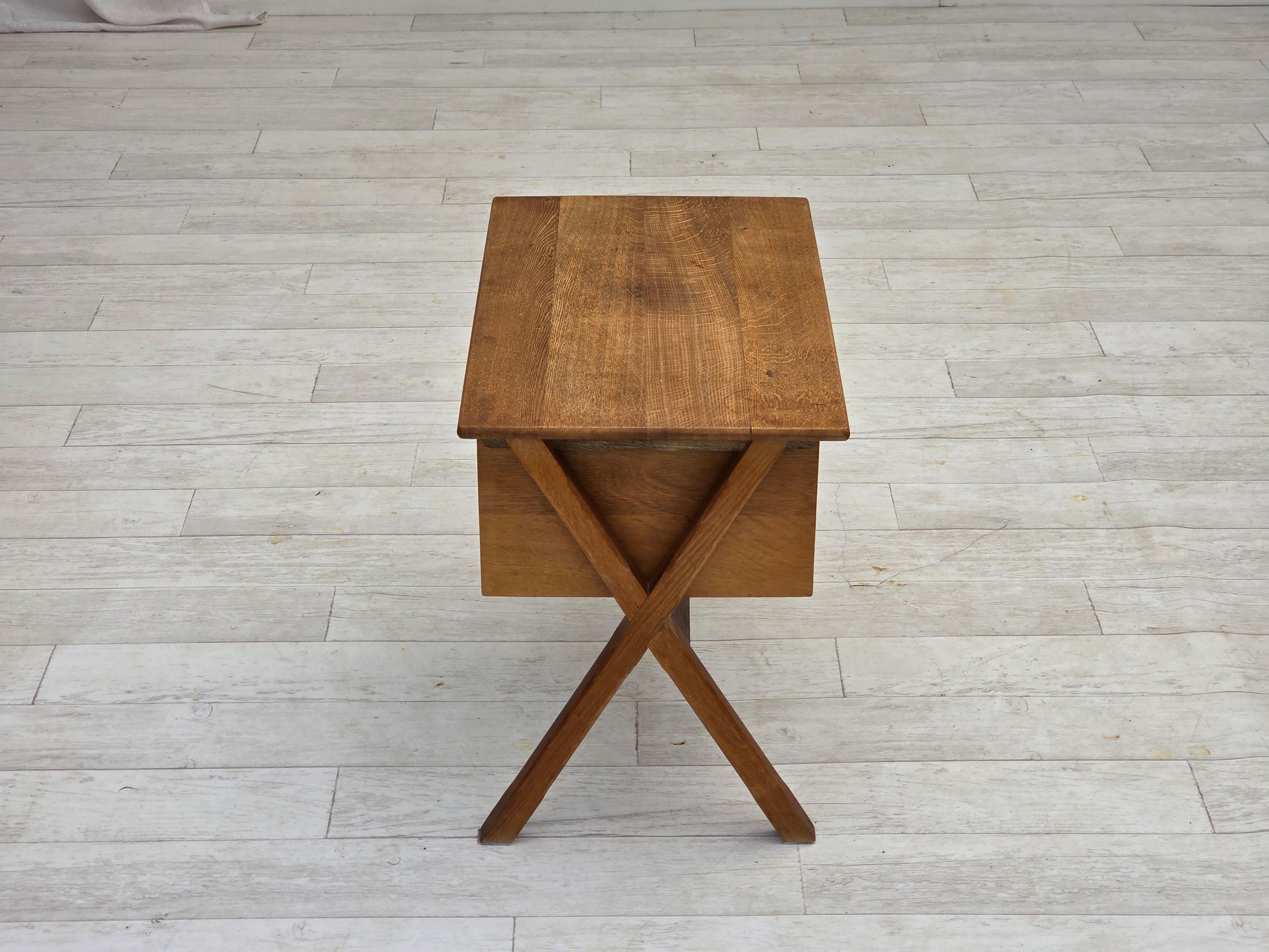 Quercia Anni '70, tavolino scandinavo con cassetto, legno massiccio di Oak, legno di teak. in vendita