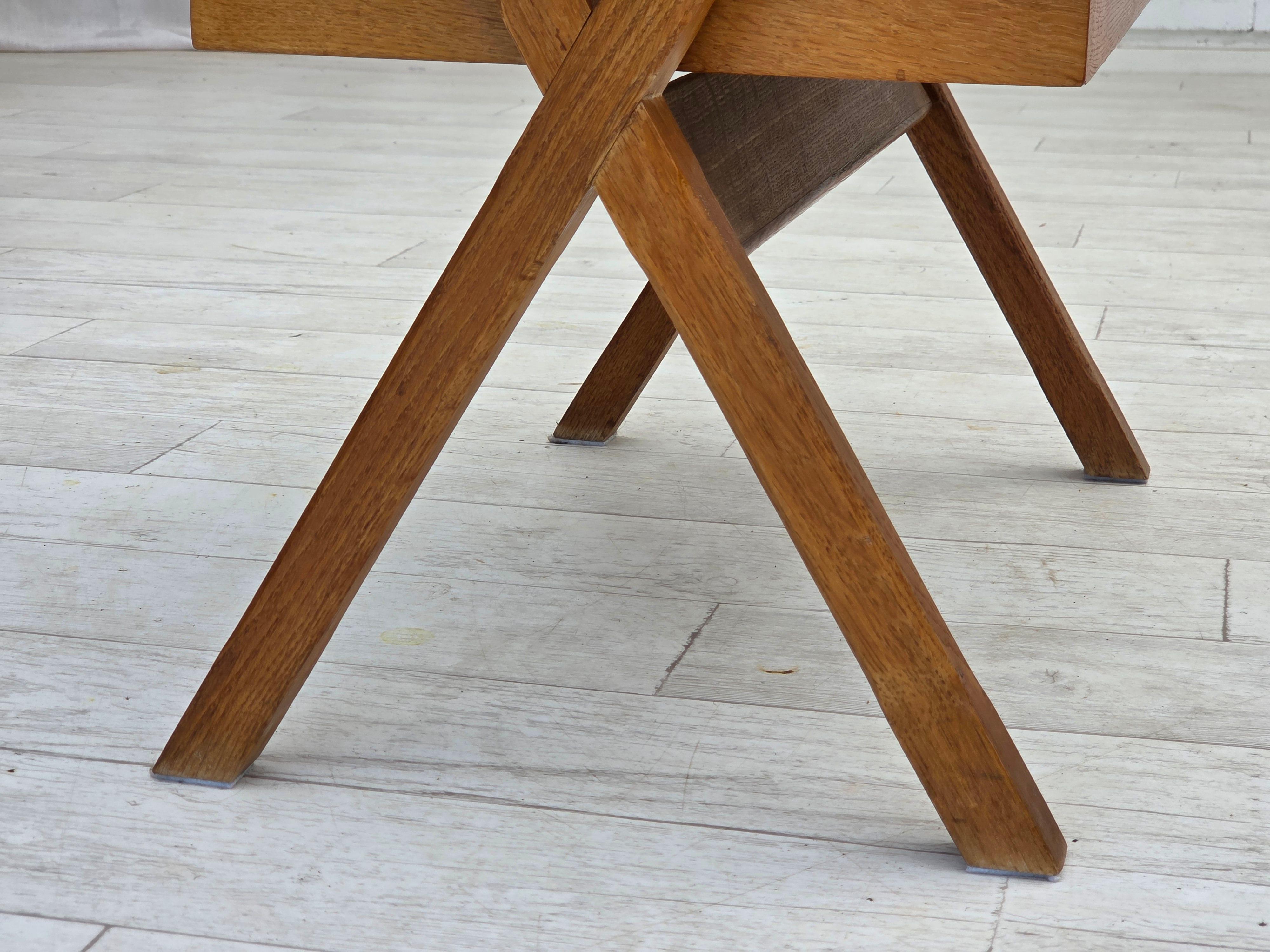 Anni '70, tavolino scandinavo con cassetto, legno massiccio di Oak, legno di teak. in vendita 2