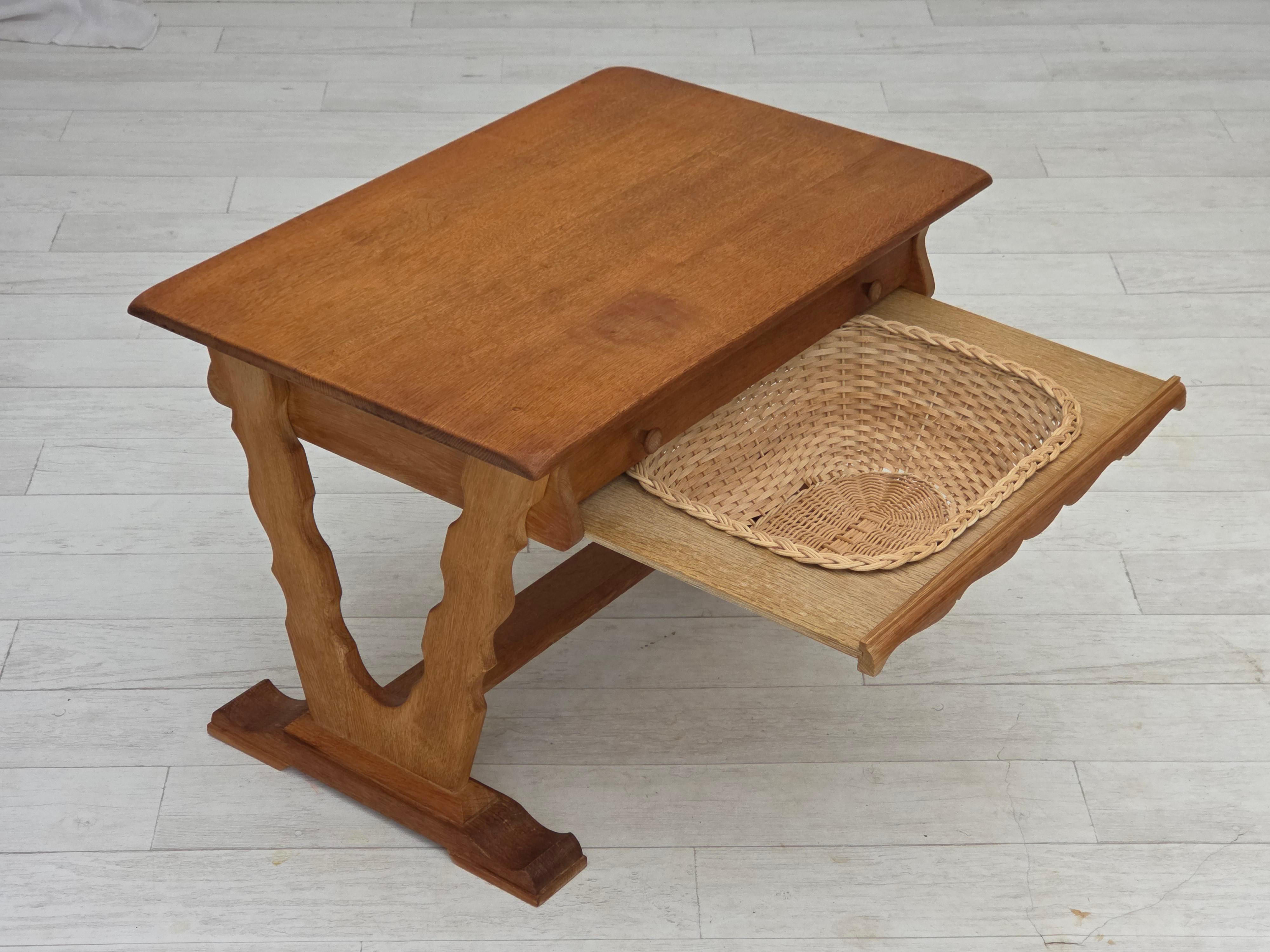 1970s, Scandinavian side table with drawers, solid oak wood, rattan. In Good Condition For Sale In Tarm, 82