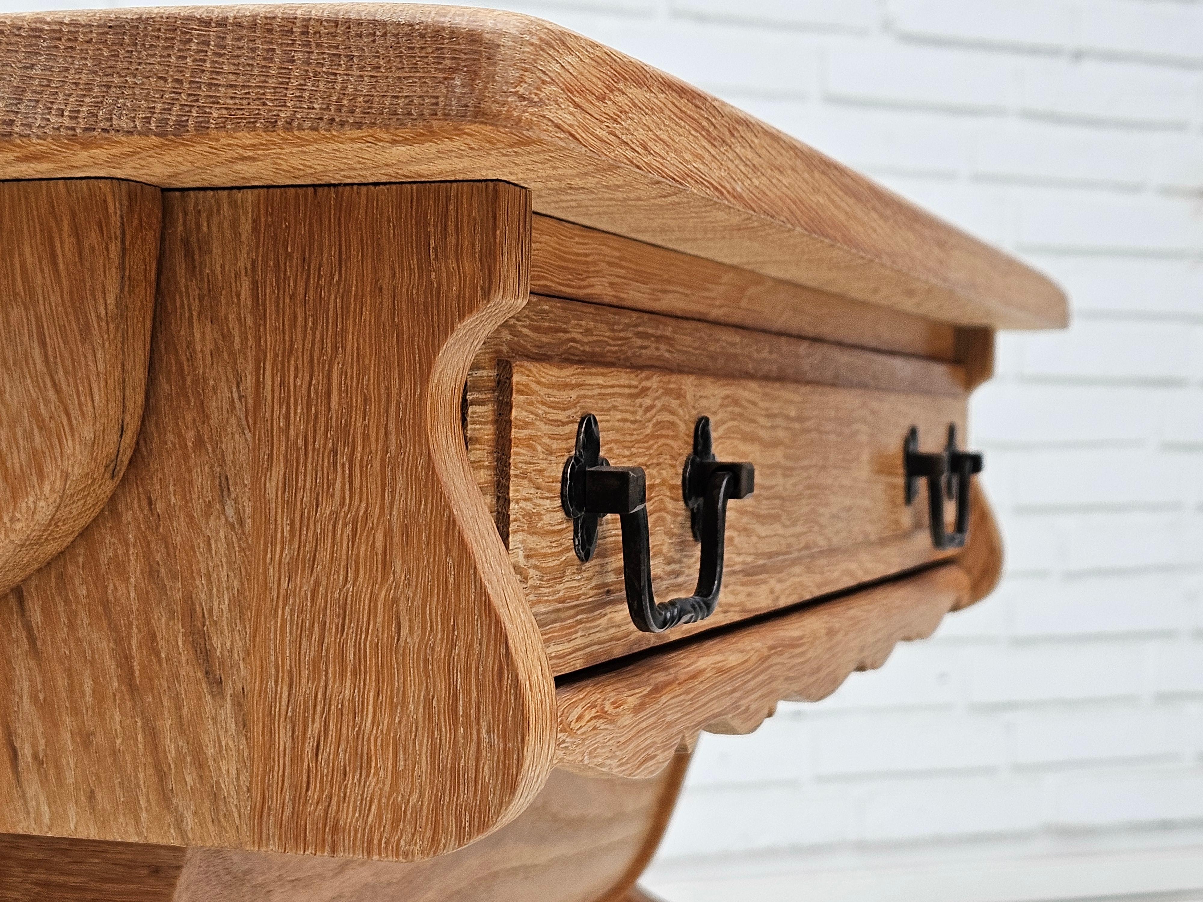 1970, table de couture scandinave en bois de chêne massif avec tiroirs. en vente 5