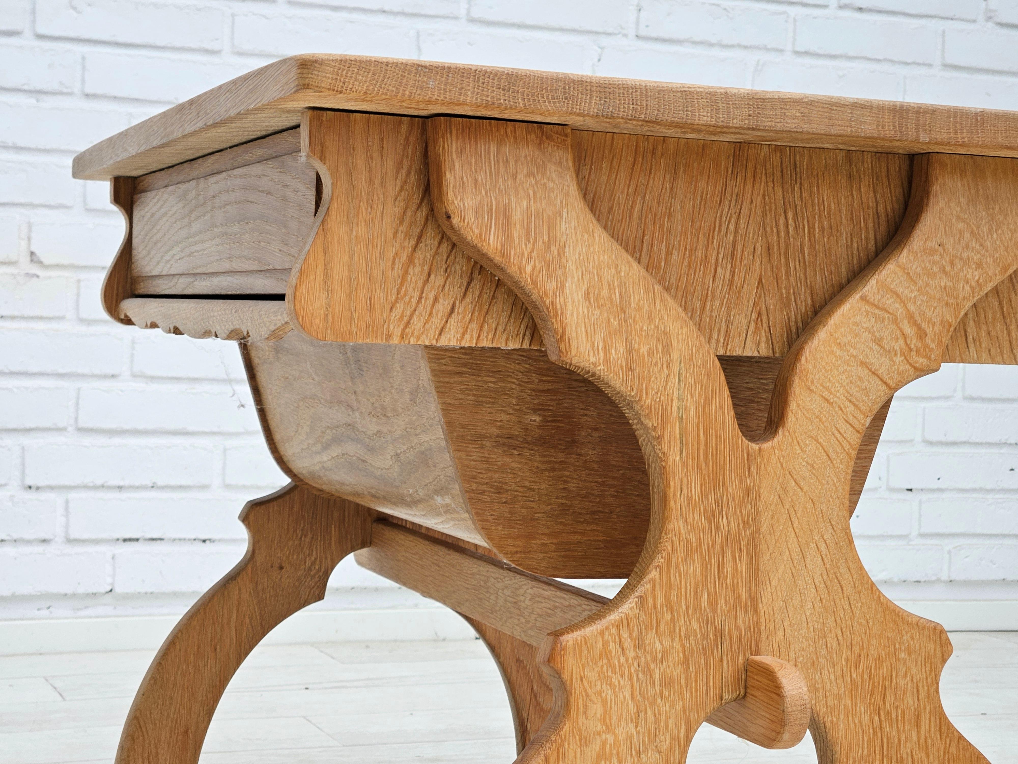 1970, table de couture scandinave en bois de chêne massif avec tiroirs. en vente 9