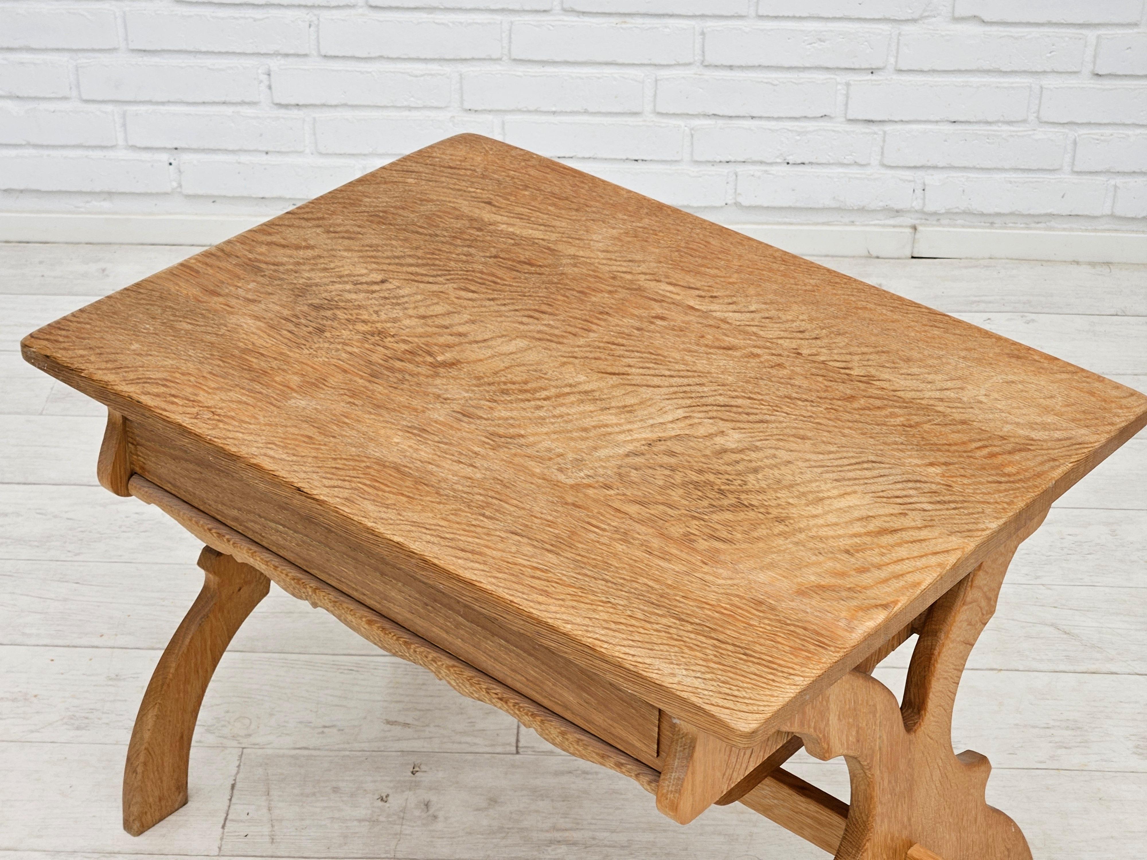 1970, table de couture scandinave en bois de chêne massif avec tiroirs. en vente 11
