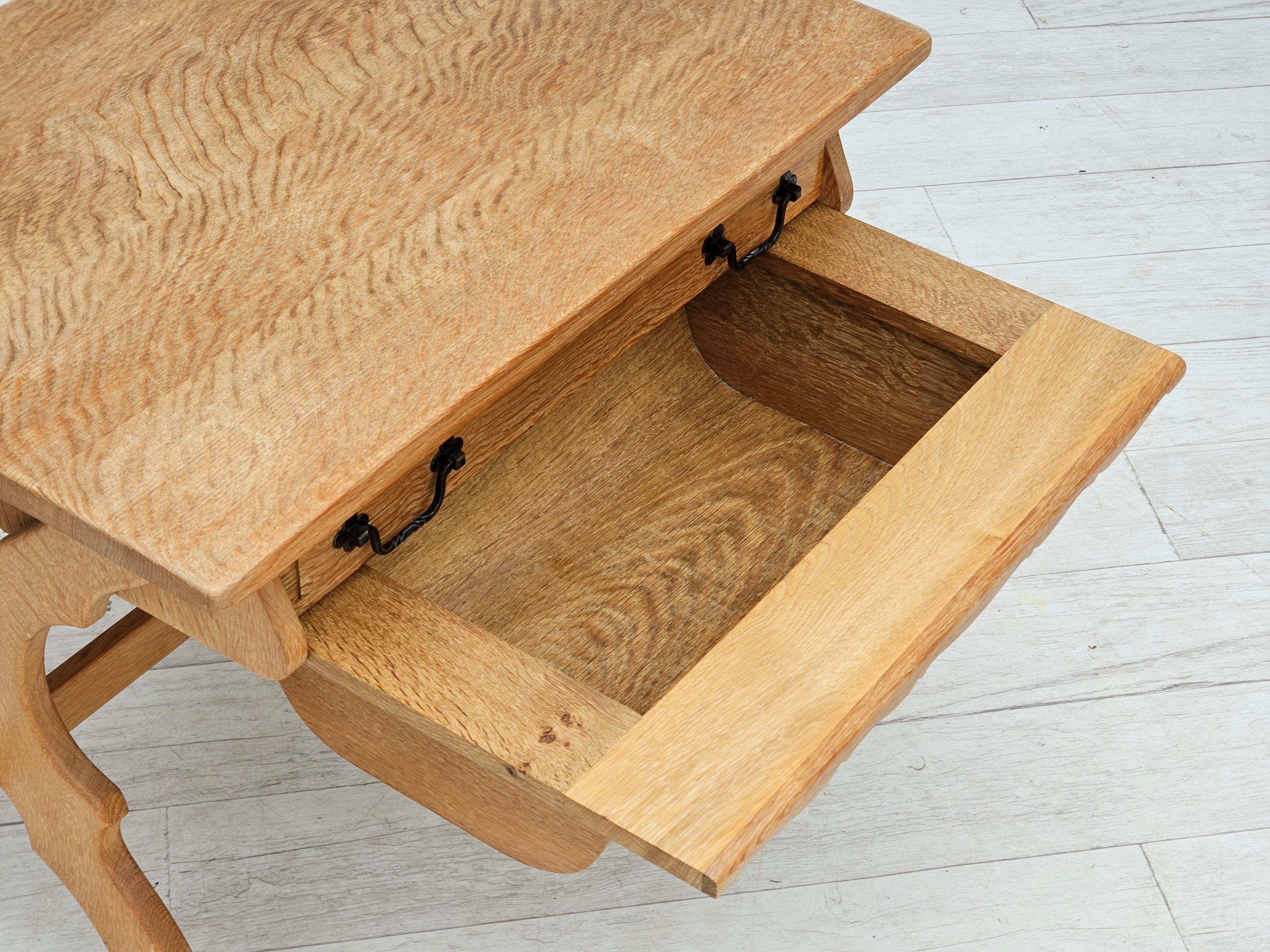 Fin du 20e siècle 1970, table de couture scandinave en bois de chêne massif avec tiroirs. en vente