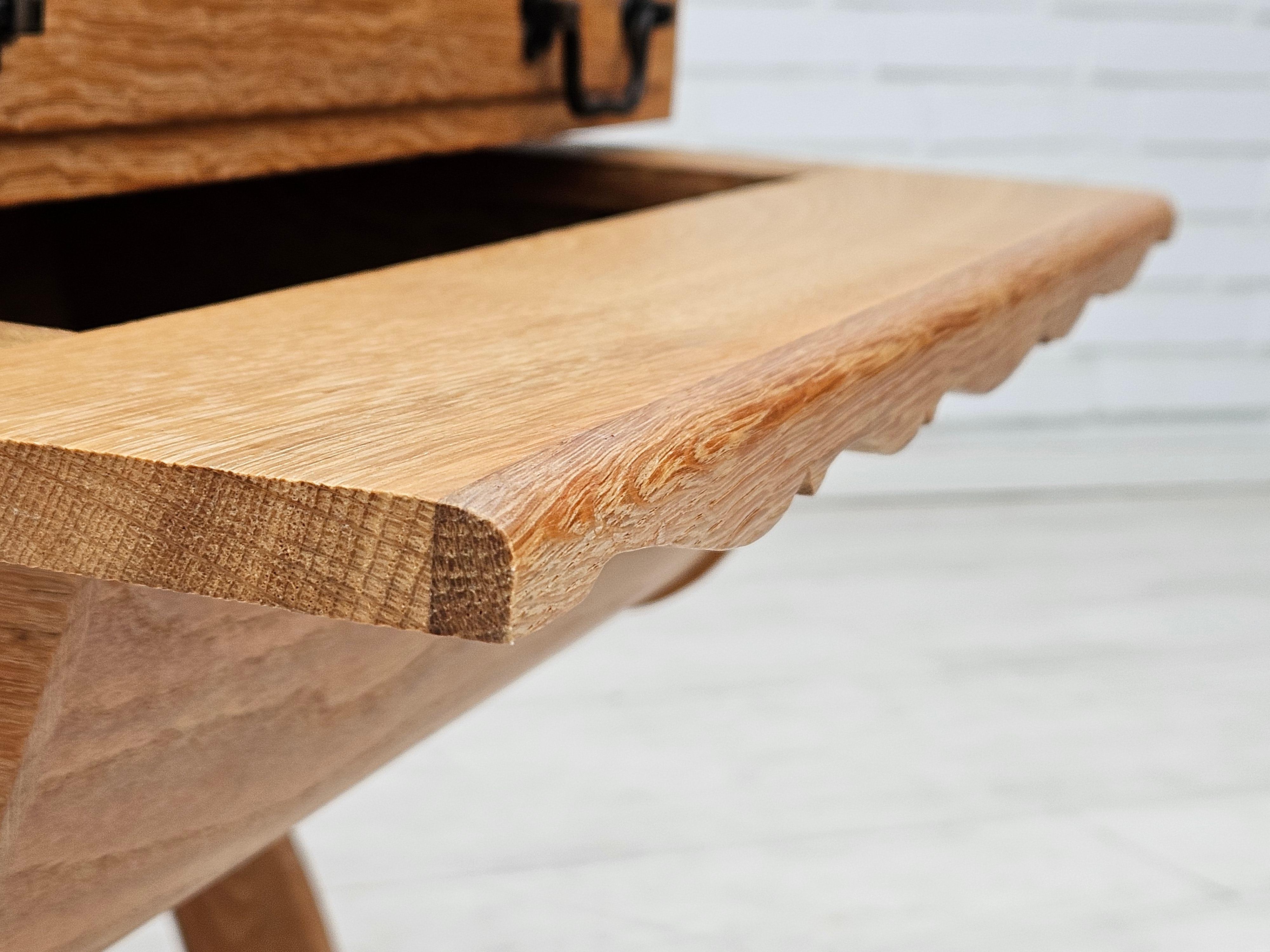 Chêne 1970, table de couture scandinave en bois de chêne massif avec tiroirs. en vente