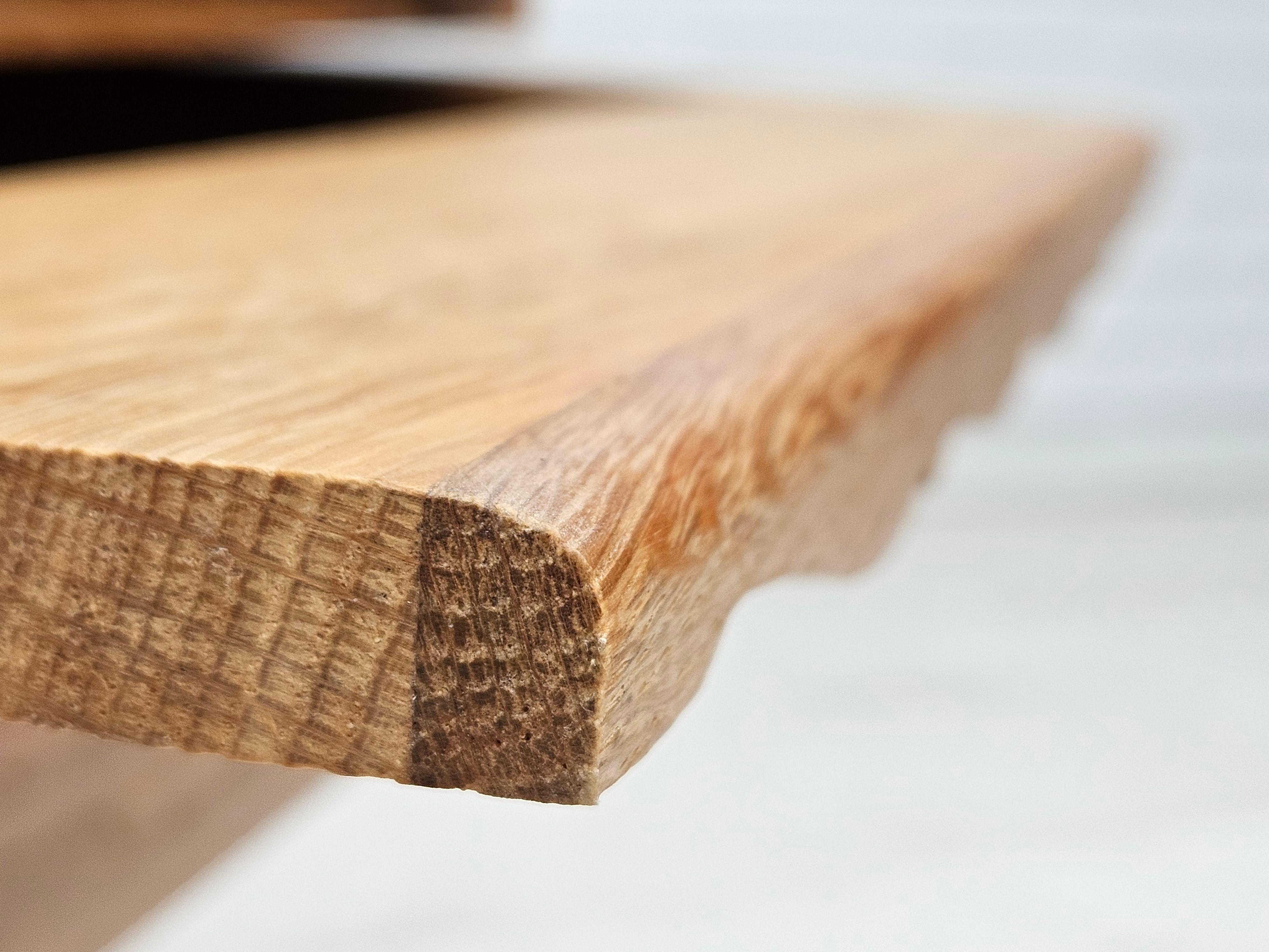 1970, table de couture scandinave en bois de chêne massif avec tiroirs. en vente 2