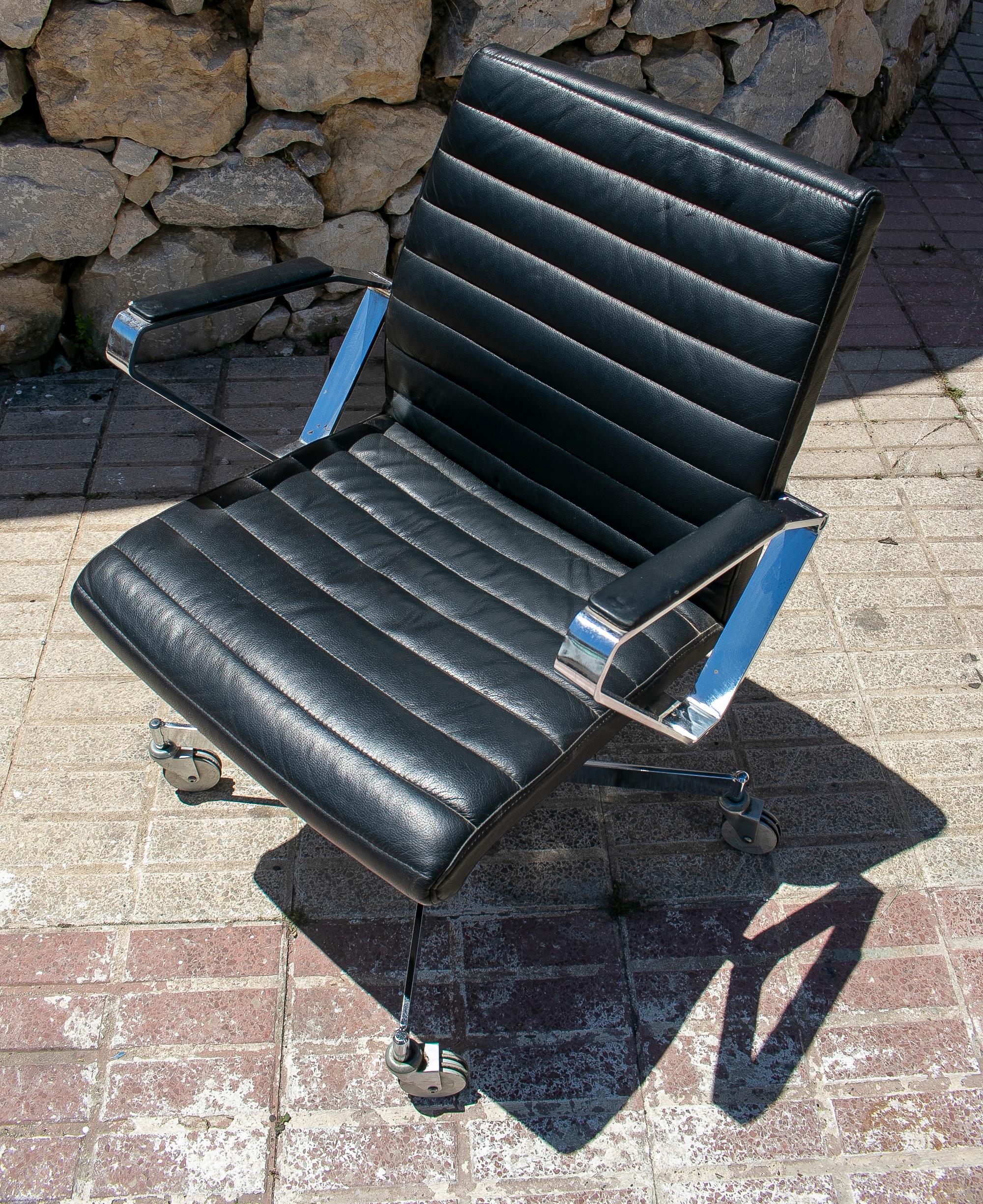 Chaise de bureau pivotante scandinave Vitesse en acier et cuir des années 1970 par Bolia Bon état - En vente à Marbella, ES