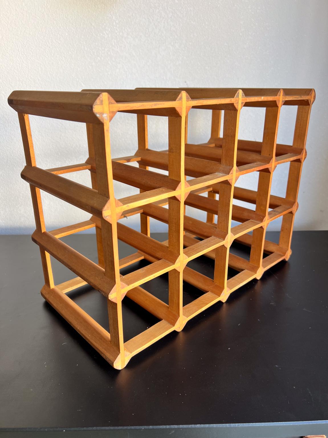 Mid-Century Modern 1970 Rack à vin douze bouteilles Wood Moderns Scandinaves en vente
