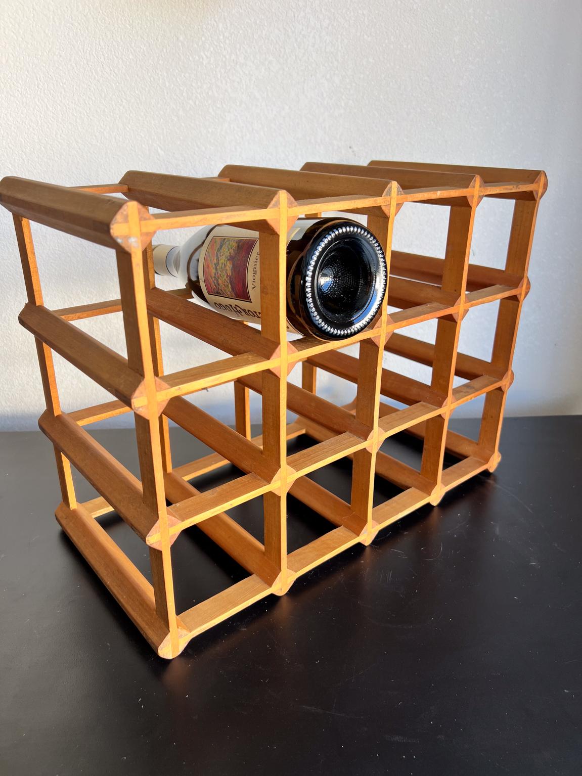 20ième siècle 1970 Rack à vin douze bouteilles Wood Moderns Scandinaves en vente