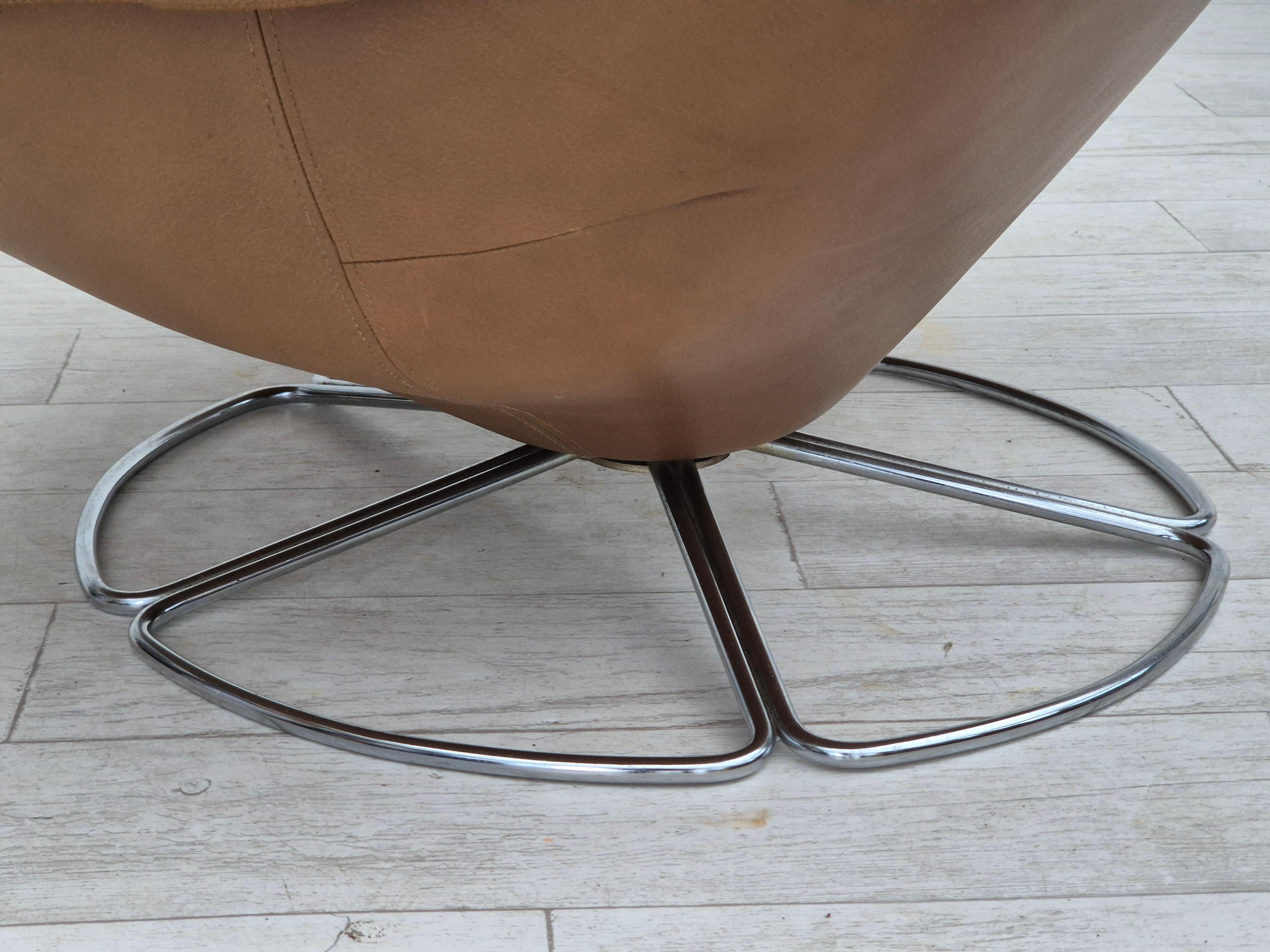 1970, fauteuil pivotant scandinave, état d'origine, cuir d'ameublement marron. en vente 3