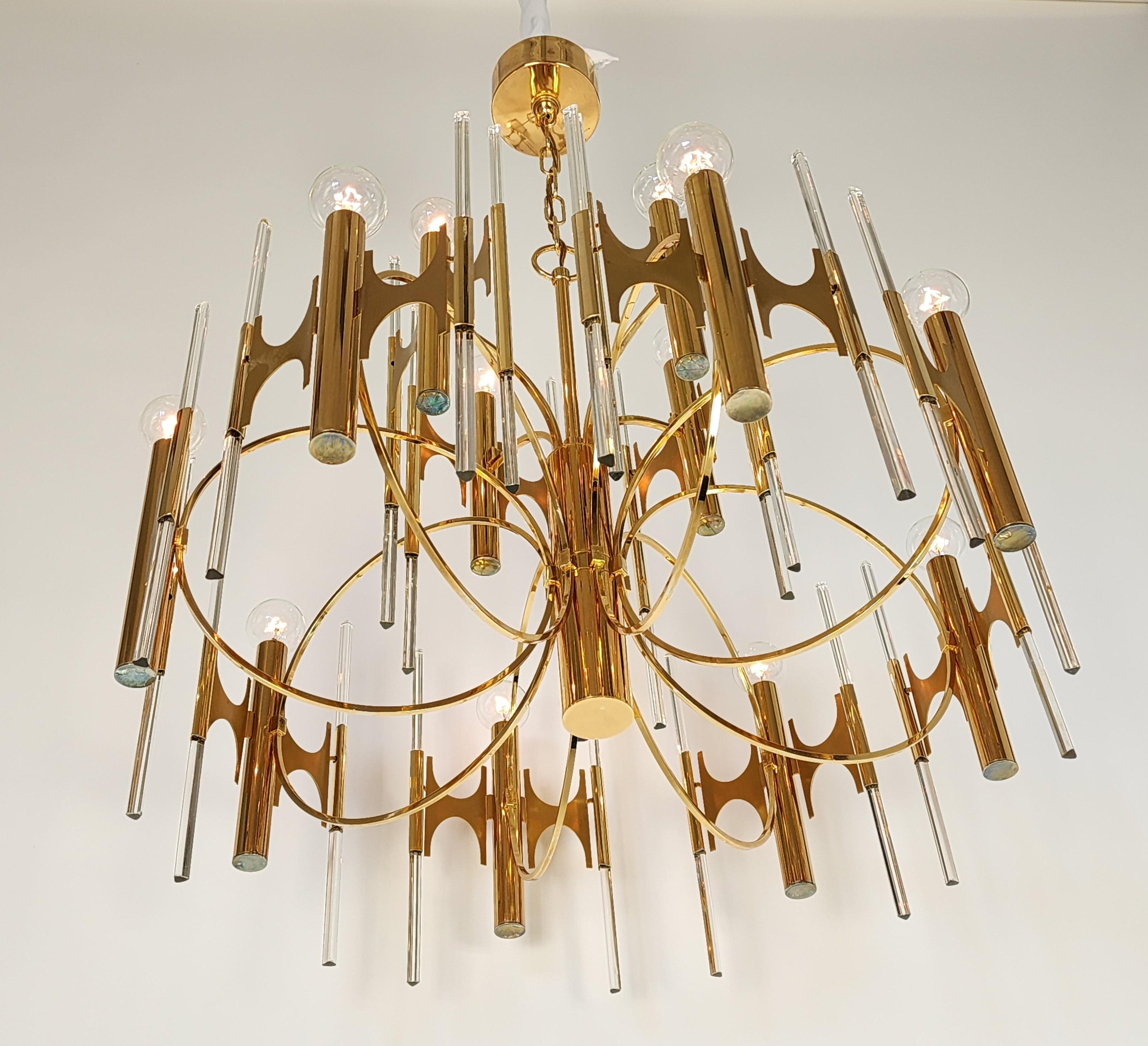 Late 20th Century 1970s Sciolari 12 Lights Brass Chandelier with Glass Rod, Italy For Sale