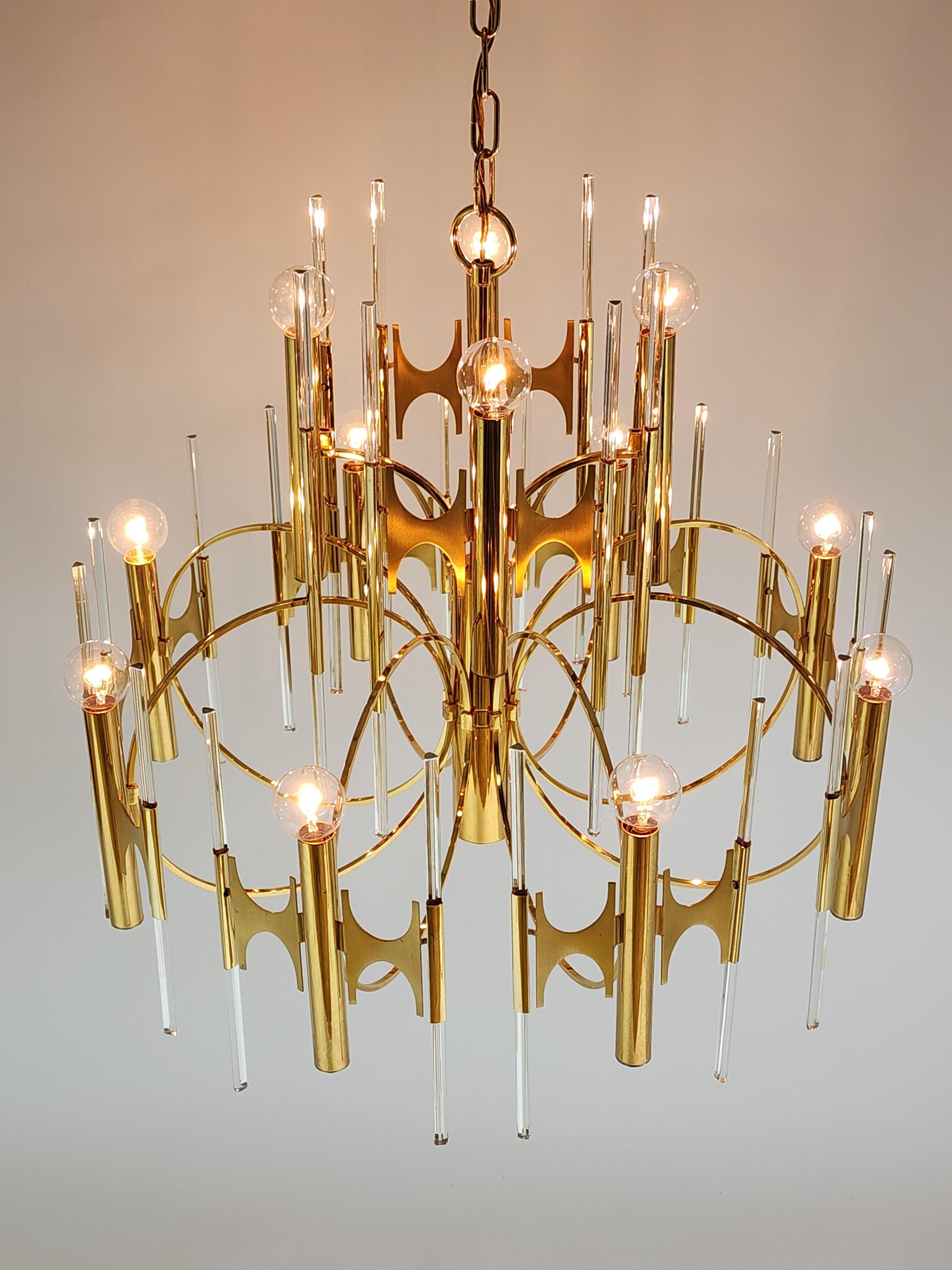 1970s Sciolari 12 Lights Brass Chandelier with Glass Rod, Italy For Sale 1