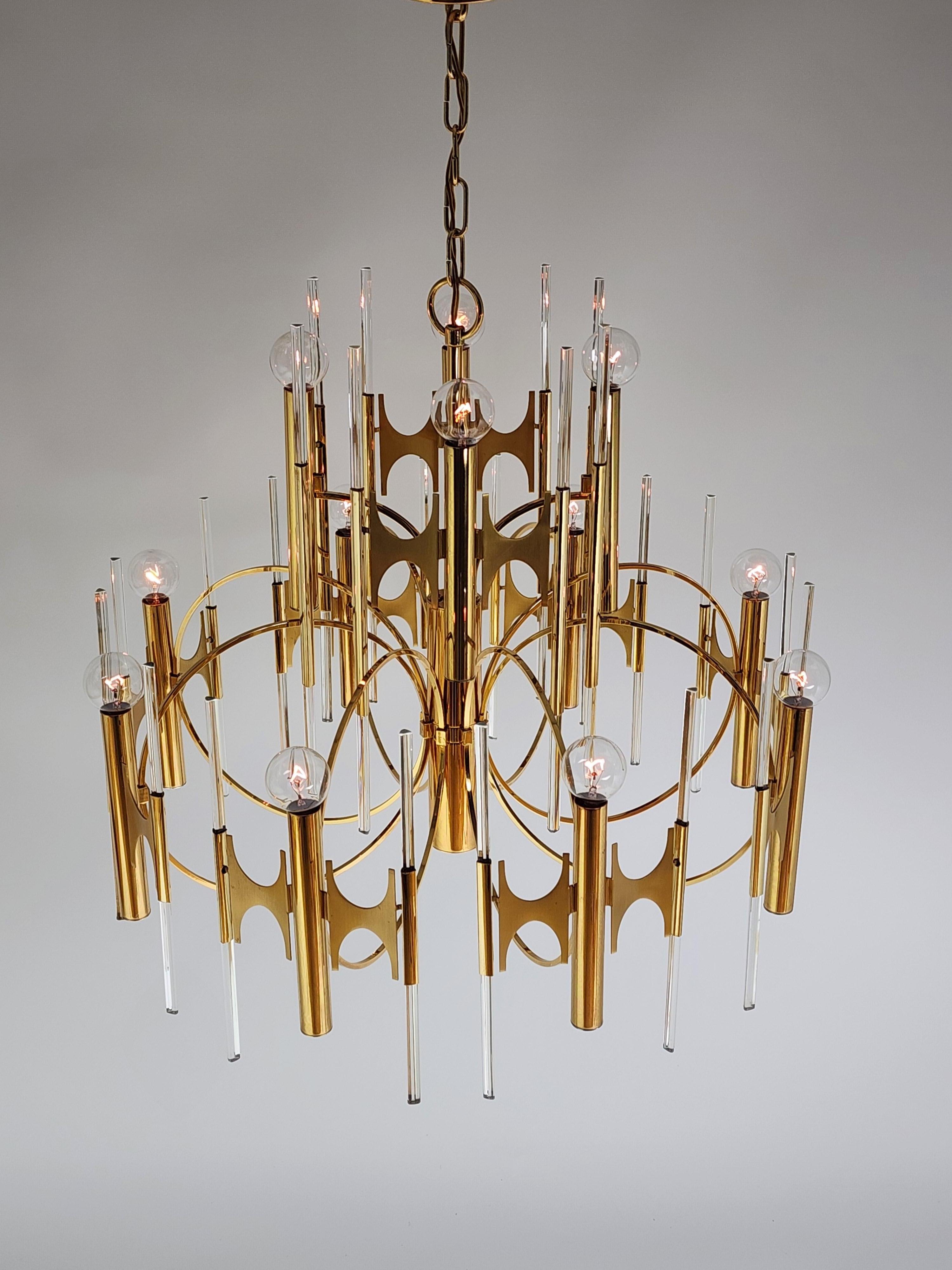 1970s Sciolari 12 Lights Brass Chandelier with Glass Rod, Italy For Sale 2