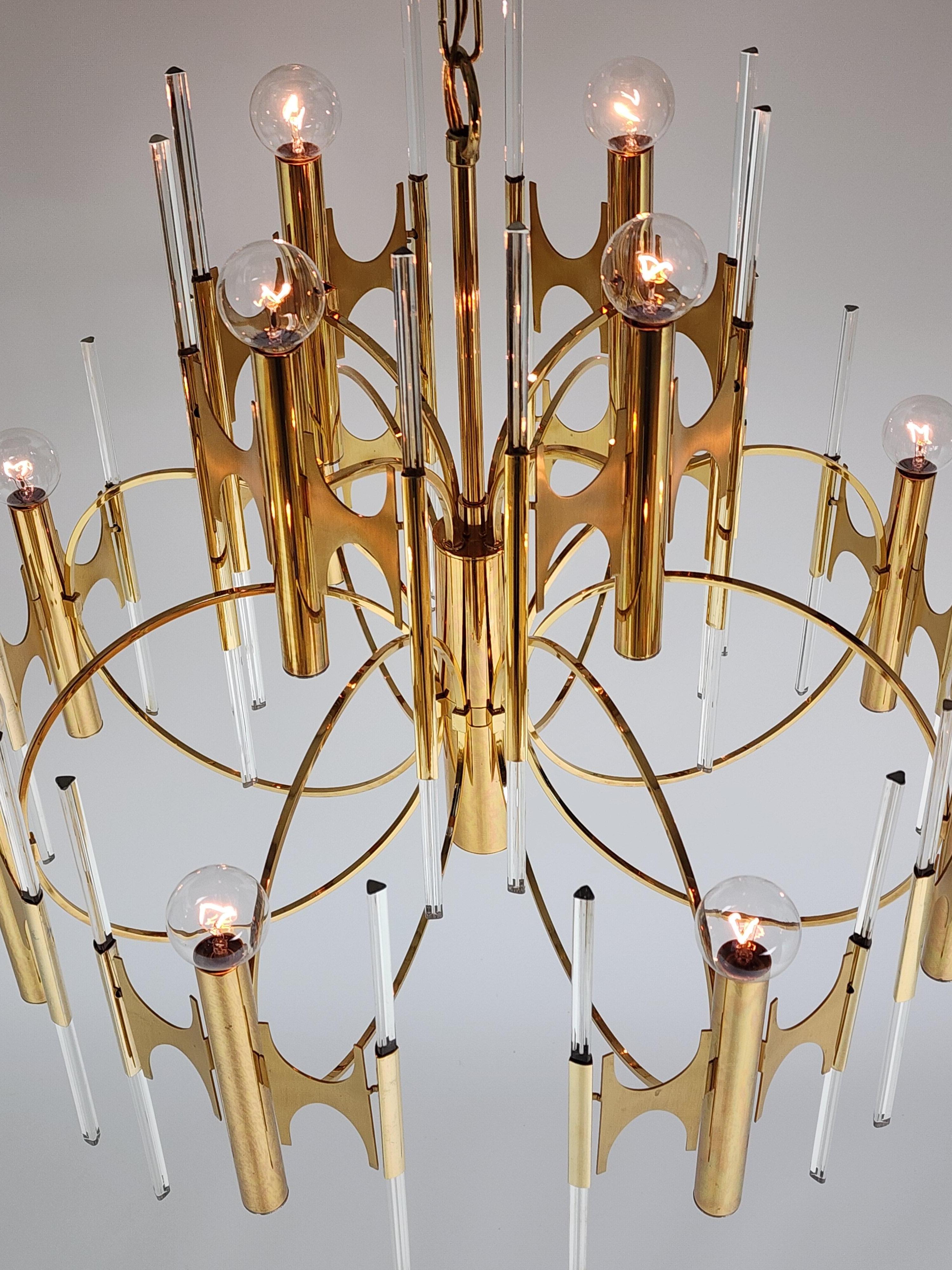 1970s Sciolari 12 Lights Brass Chandelier with Glass Rod, Italy For Sale 3