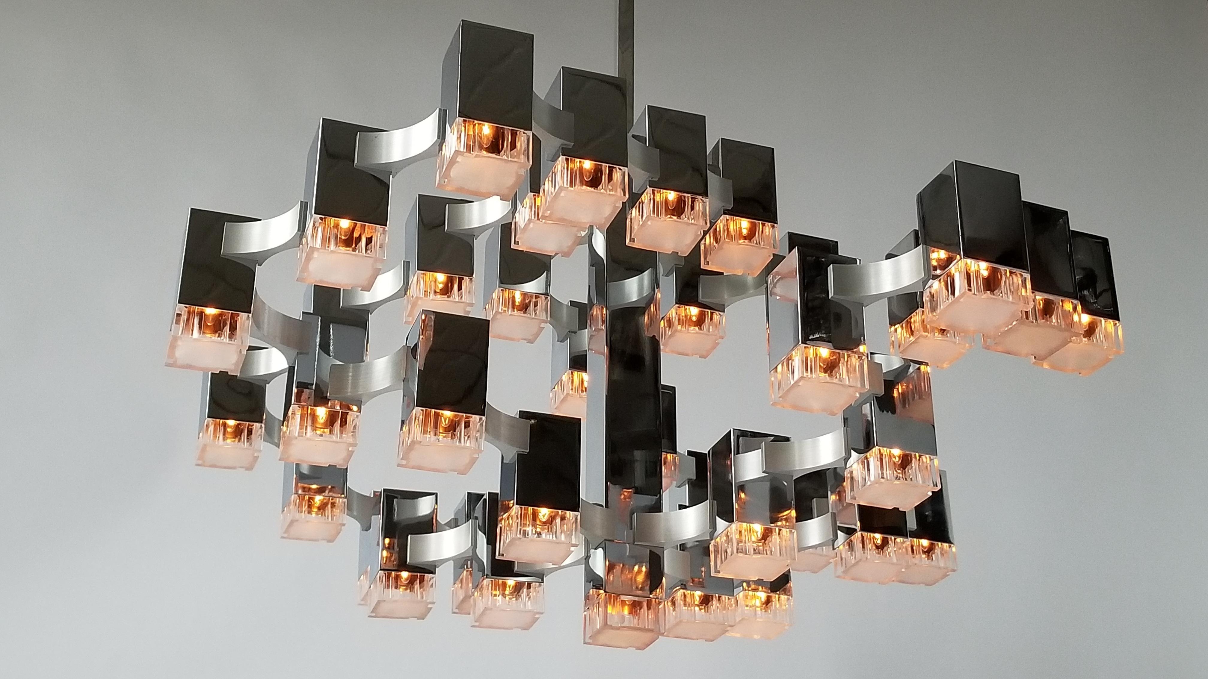 Italian 1970s Sciolari 37 Cubic Chrome Chandelier, Italia