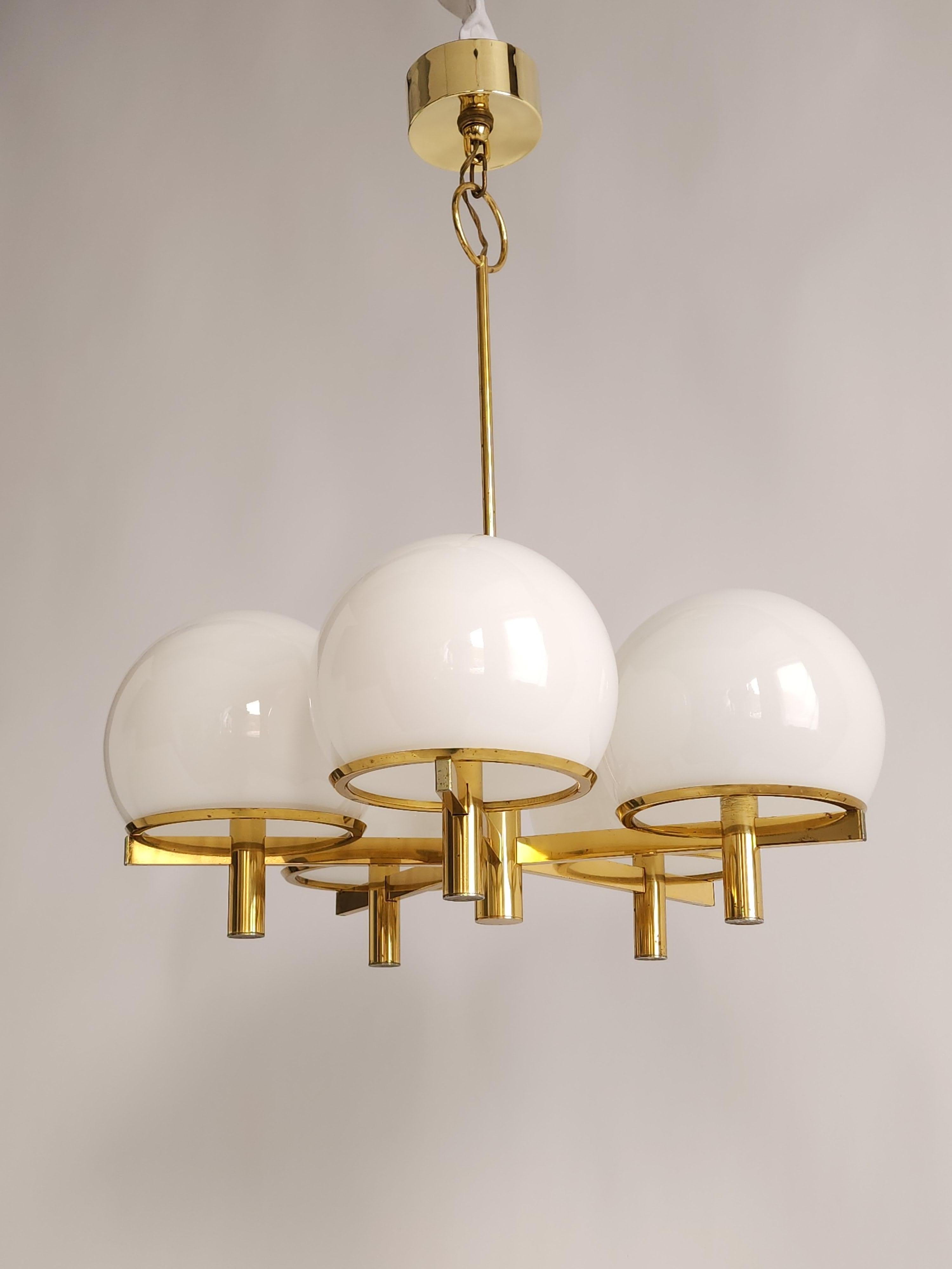 Mid-Century Modern 1970s Sciolari 5 Arm Brass Chandelier with Huge Glass Shade, Italy  For Sale
