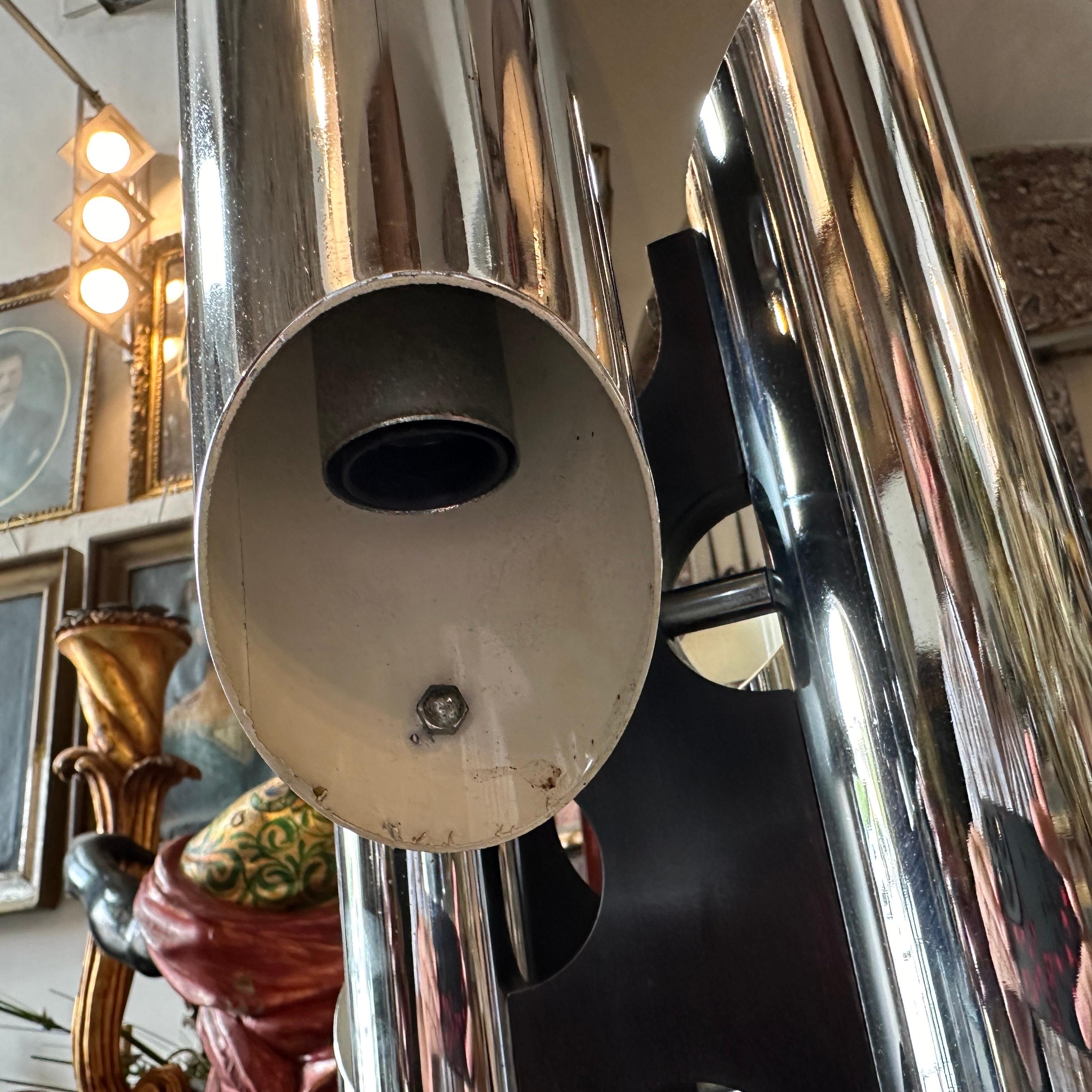 Lampada da terra italiana anni '70 in stile Sciolari Space AGE in metallo cromato e legno nero in vendita 6