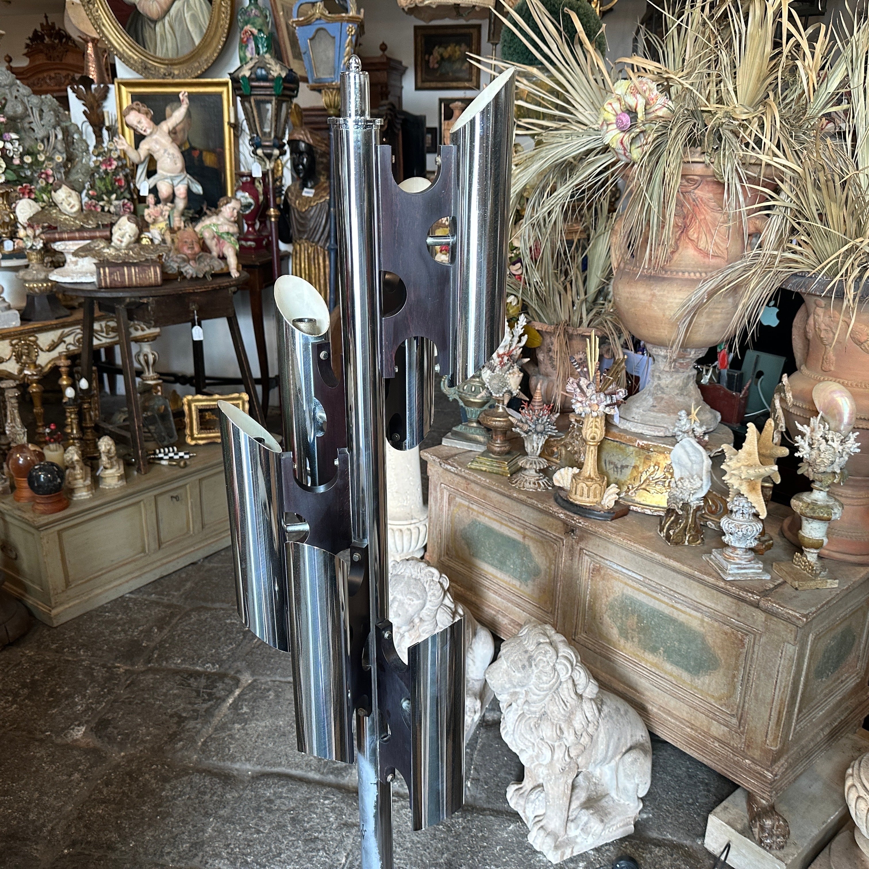 La lampada a dodici luci è una lampada da terra vintage 
