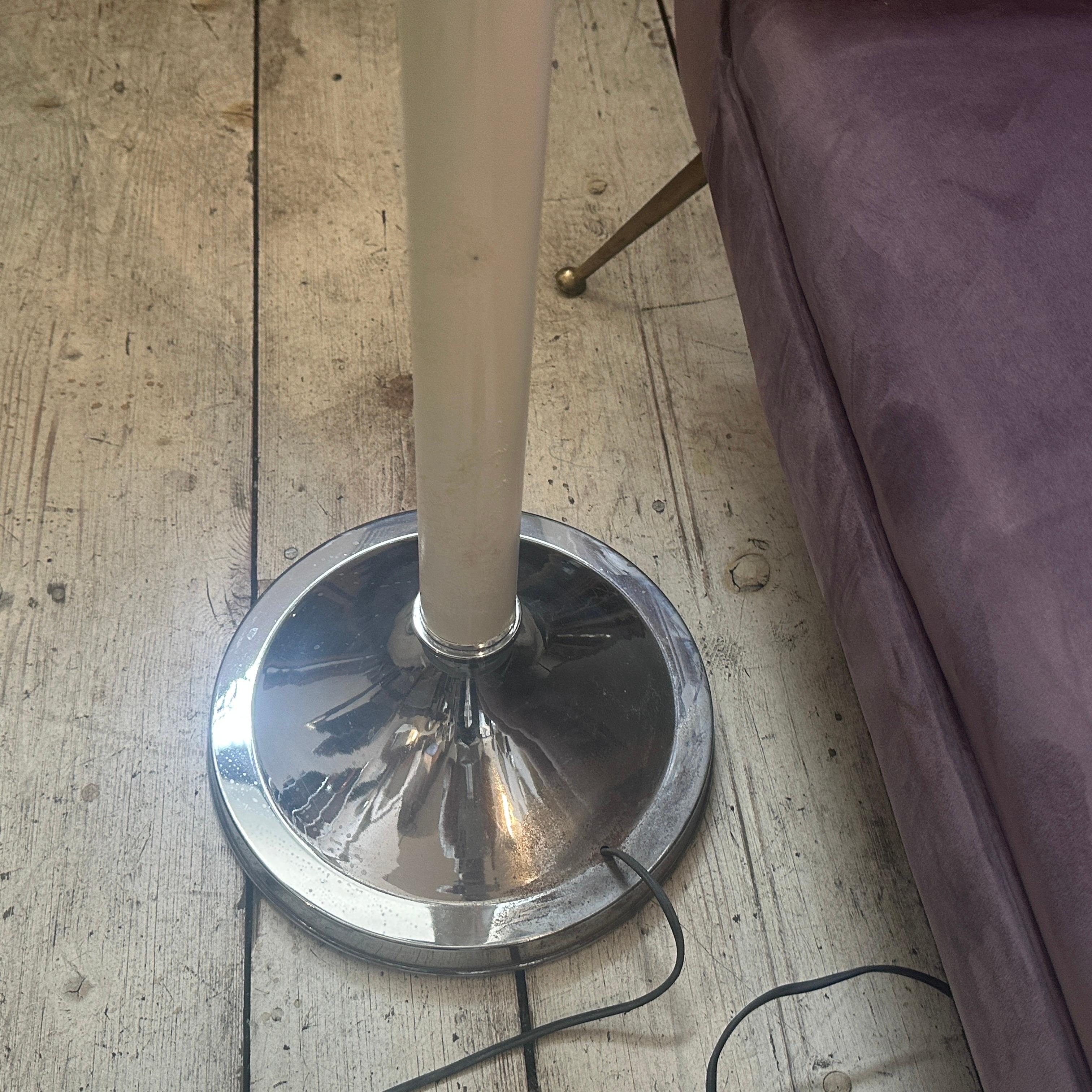 1970s Sciolari Style Space Age Chromed Metal and White Wood Italian Floor Lamp For Sale 6