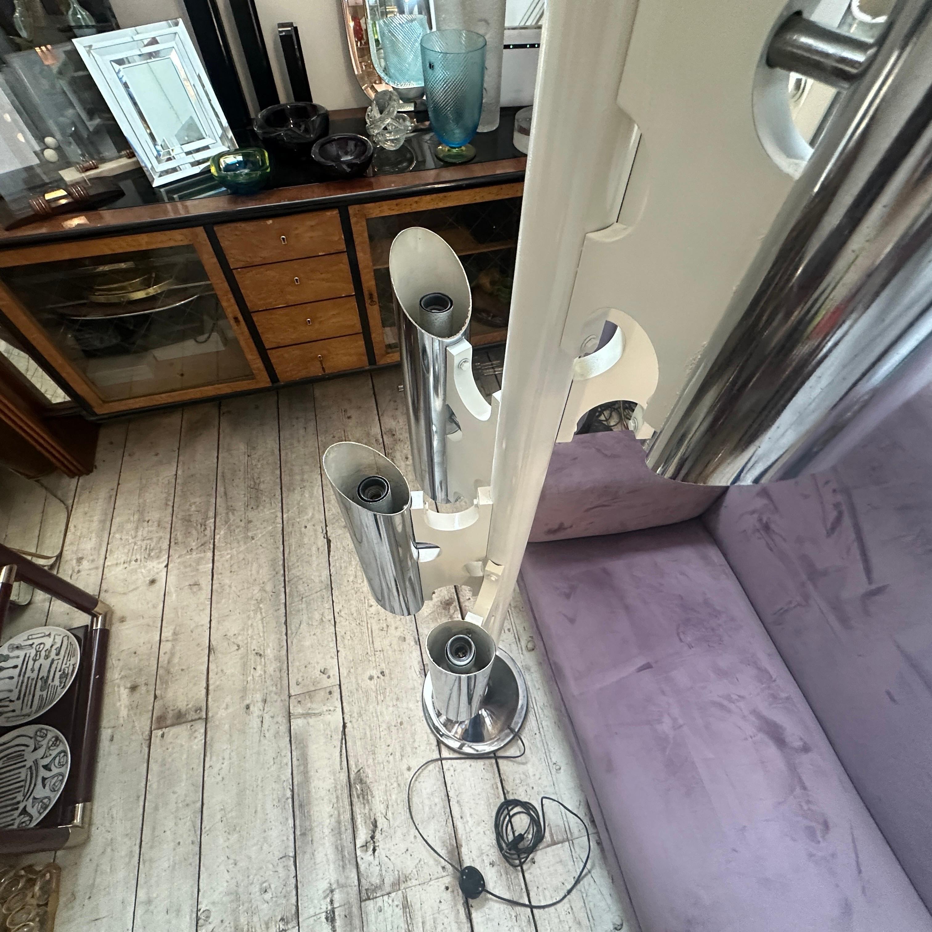 1970s Sciolari Style Space Age Chromed Metal and White Wood Italian Floor Lamp For Sale 7