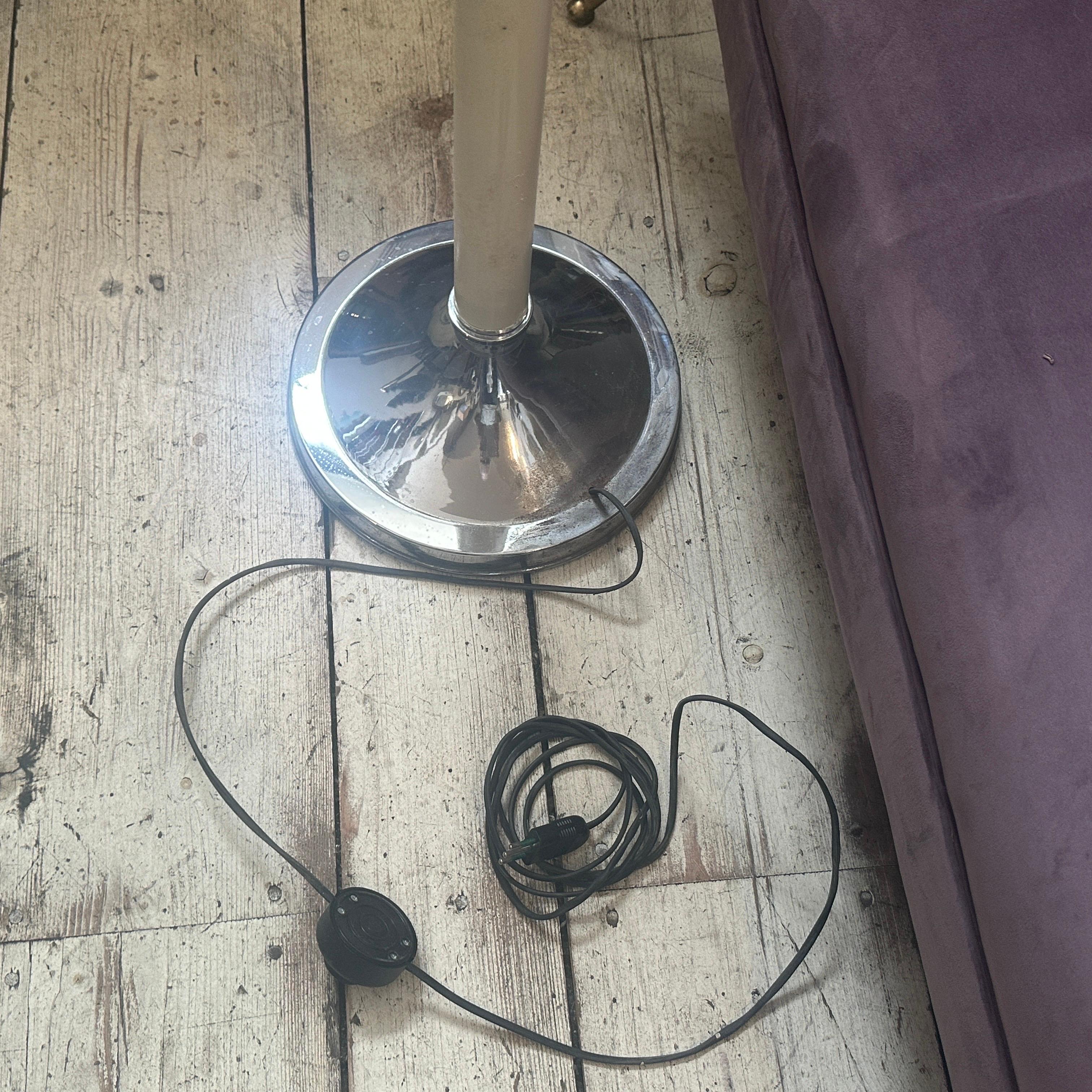 1970s Sciolari Style Space Age Chromed Metal and White Wood Italian Floor Lamp For Sale 10