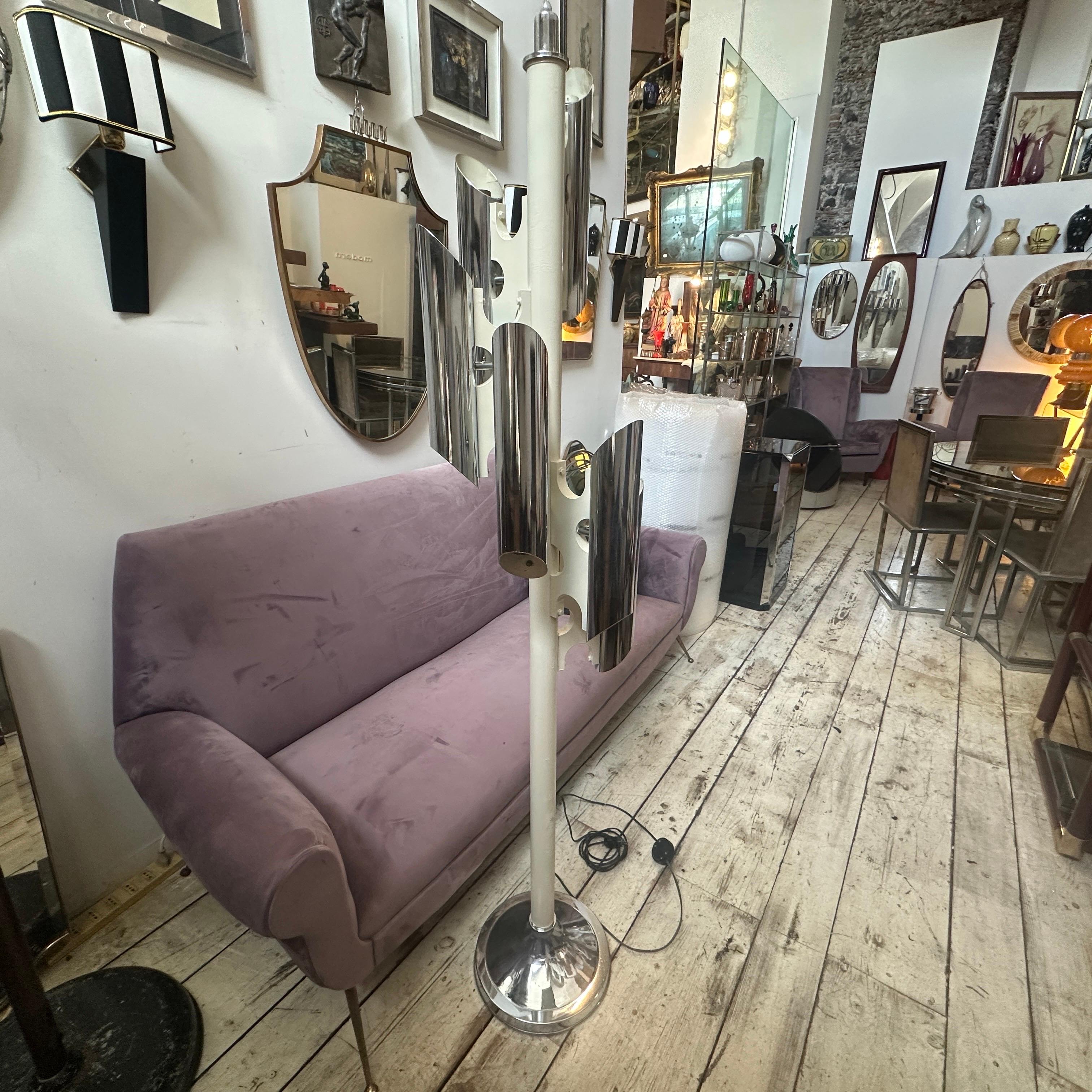 20th Century 1970s Sciolari Style Space Age Chromed Metal and White Wood Italian Floor Lamp For Sale