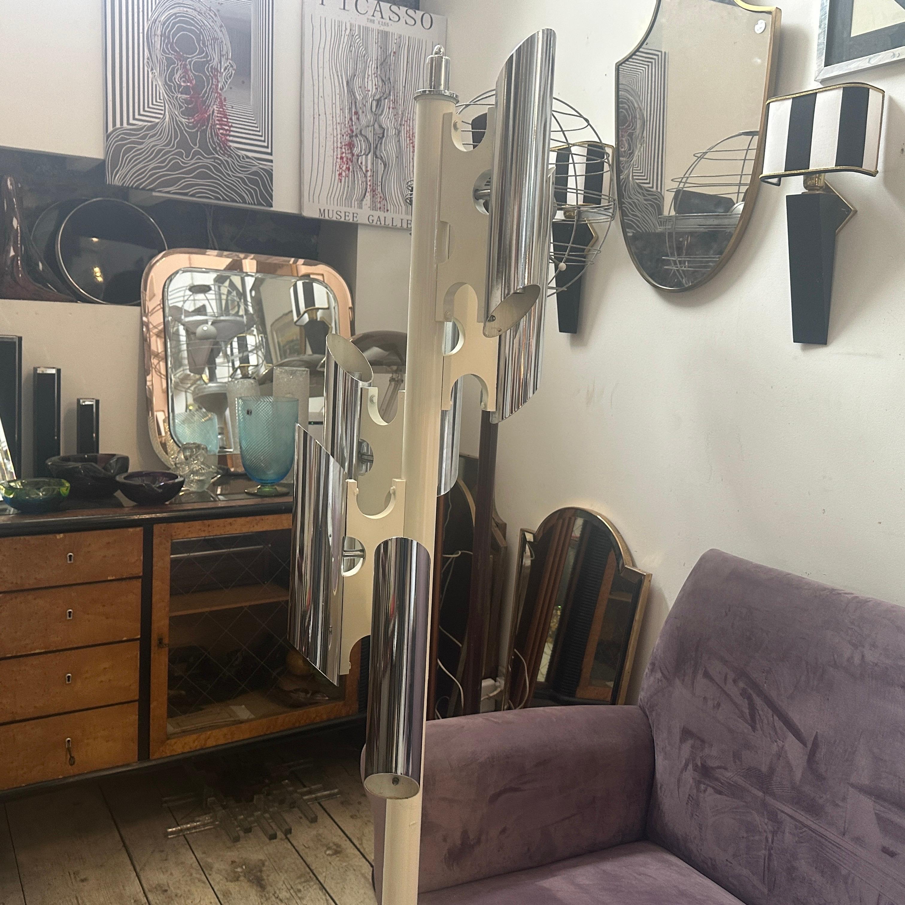 1970s Sciolari Style Space Age Chromed Metal and White Wood Italian Floor Lamp For Sale 1