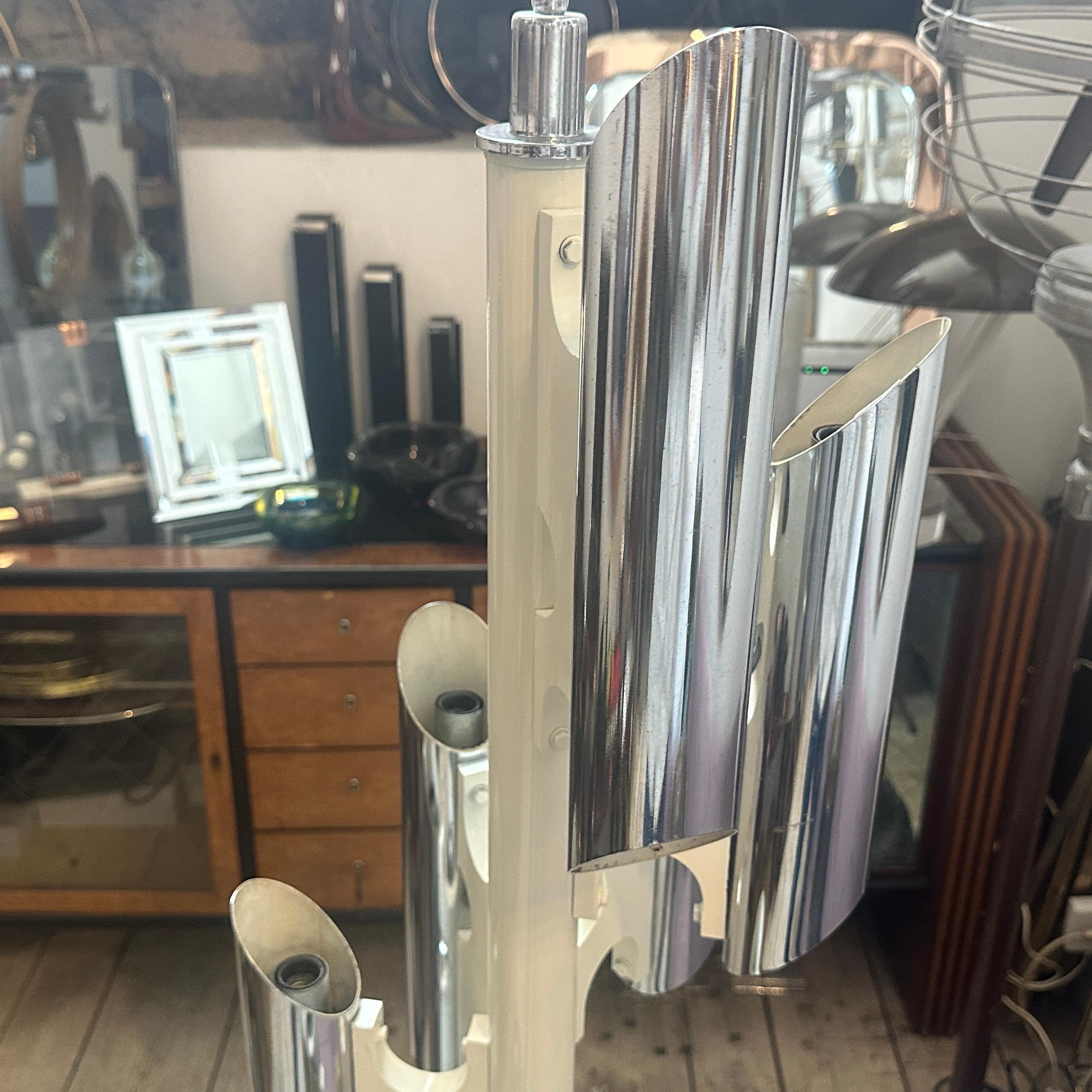 1970s Sciolari Style Space Age Chromed Metal and White Wood Italian Floor Lamp For Sale 2