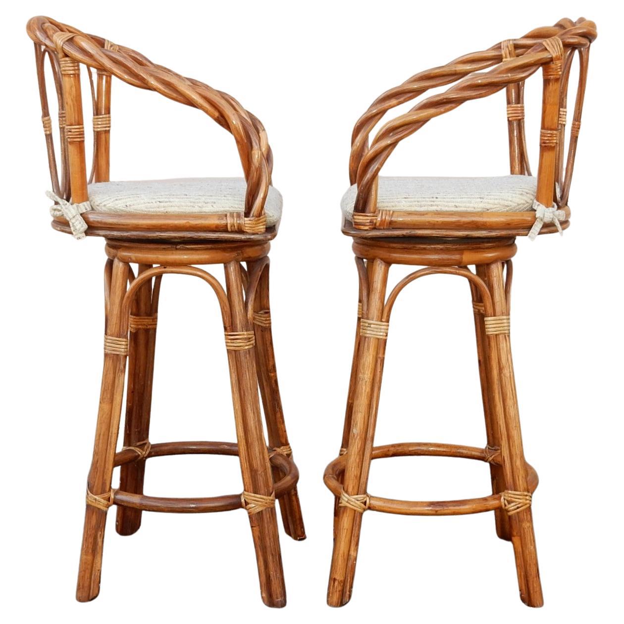 Tabourets de bar sculptés en rotin et canne des années 1970, 6 disponibles Bon état - En vente à Las Vegas, NV
