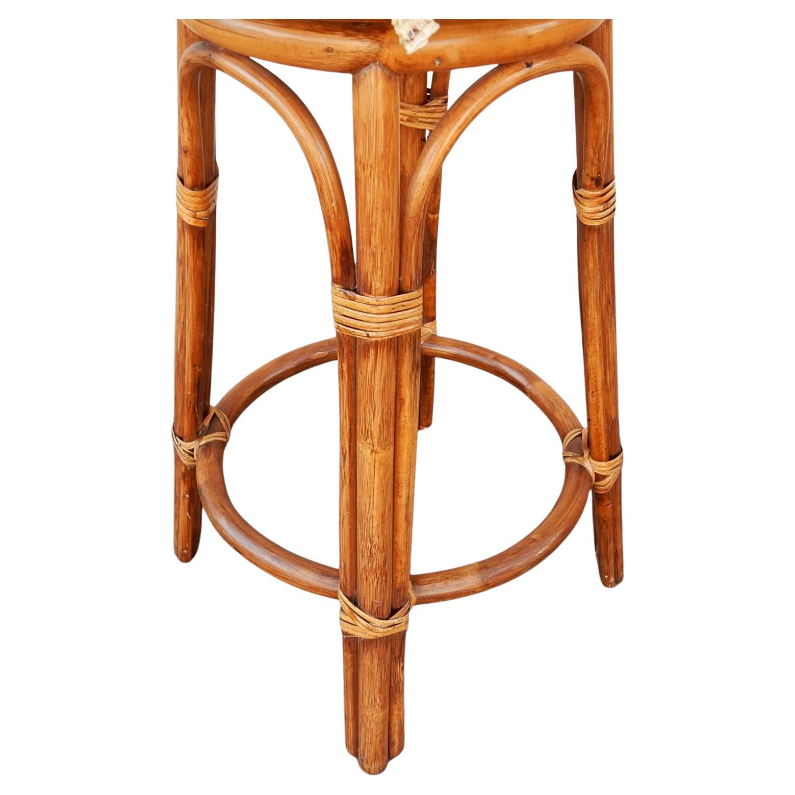 Fin du 20e siècle Tabourets de bar sculptés en rotin et canne des années 1970, 6 disponibles en vente