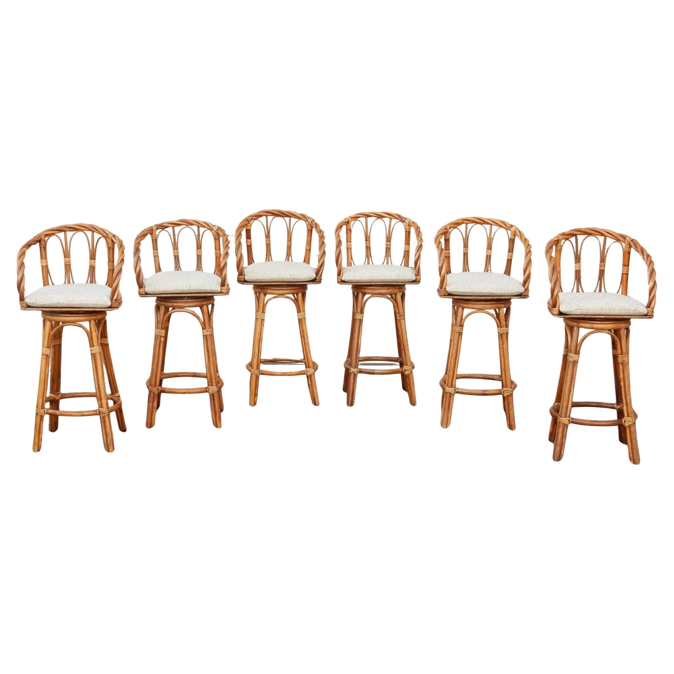 Tabourets de bar sculptés en rotin et canne des années 1970, 6 disponibles en vente 1