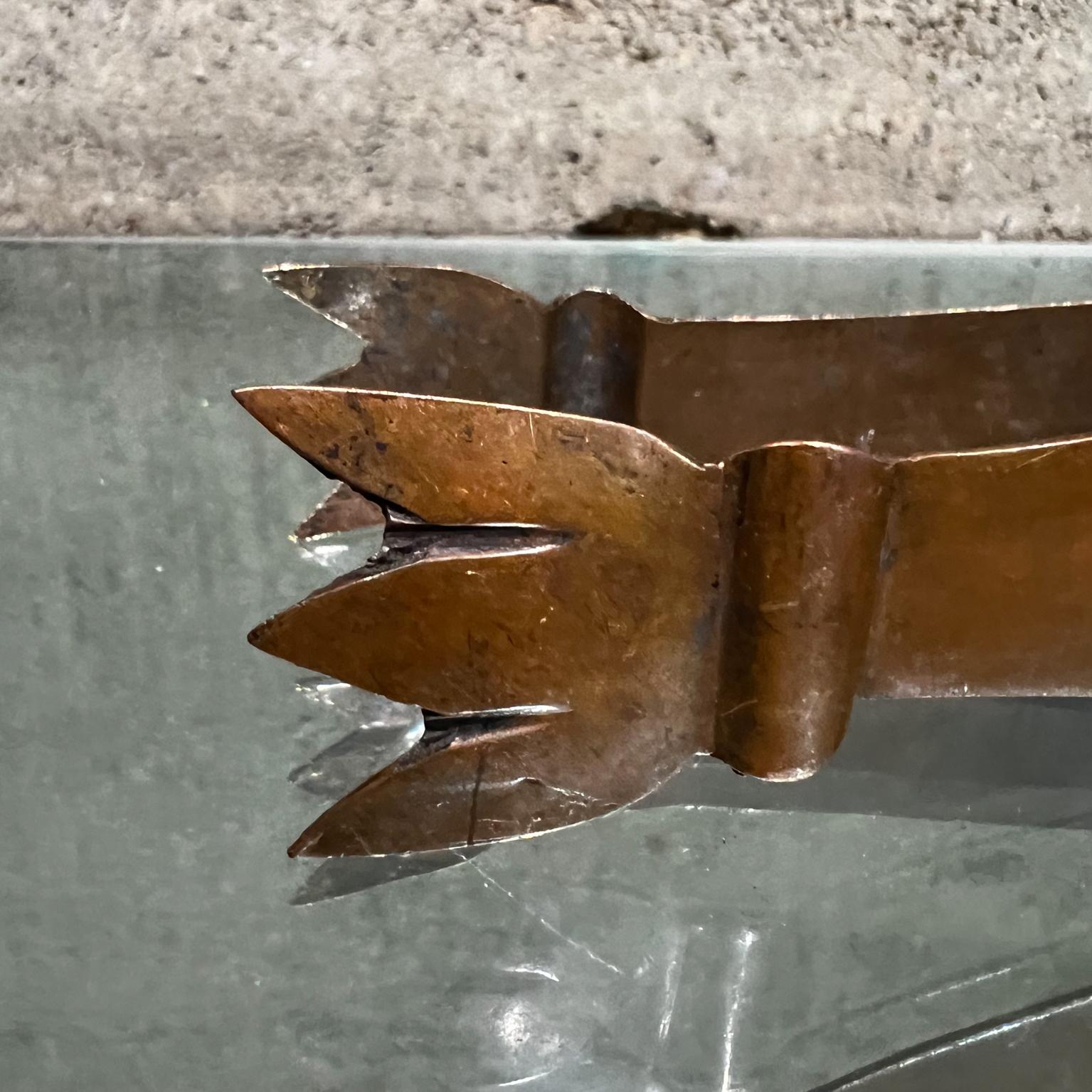 Mid-Century Modern Pince à glace Scotch-Whiskey des années 1970 en cuivre patiné sculpté  en vente
