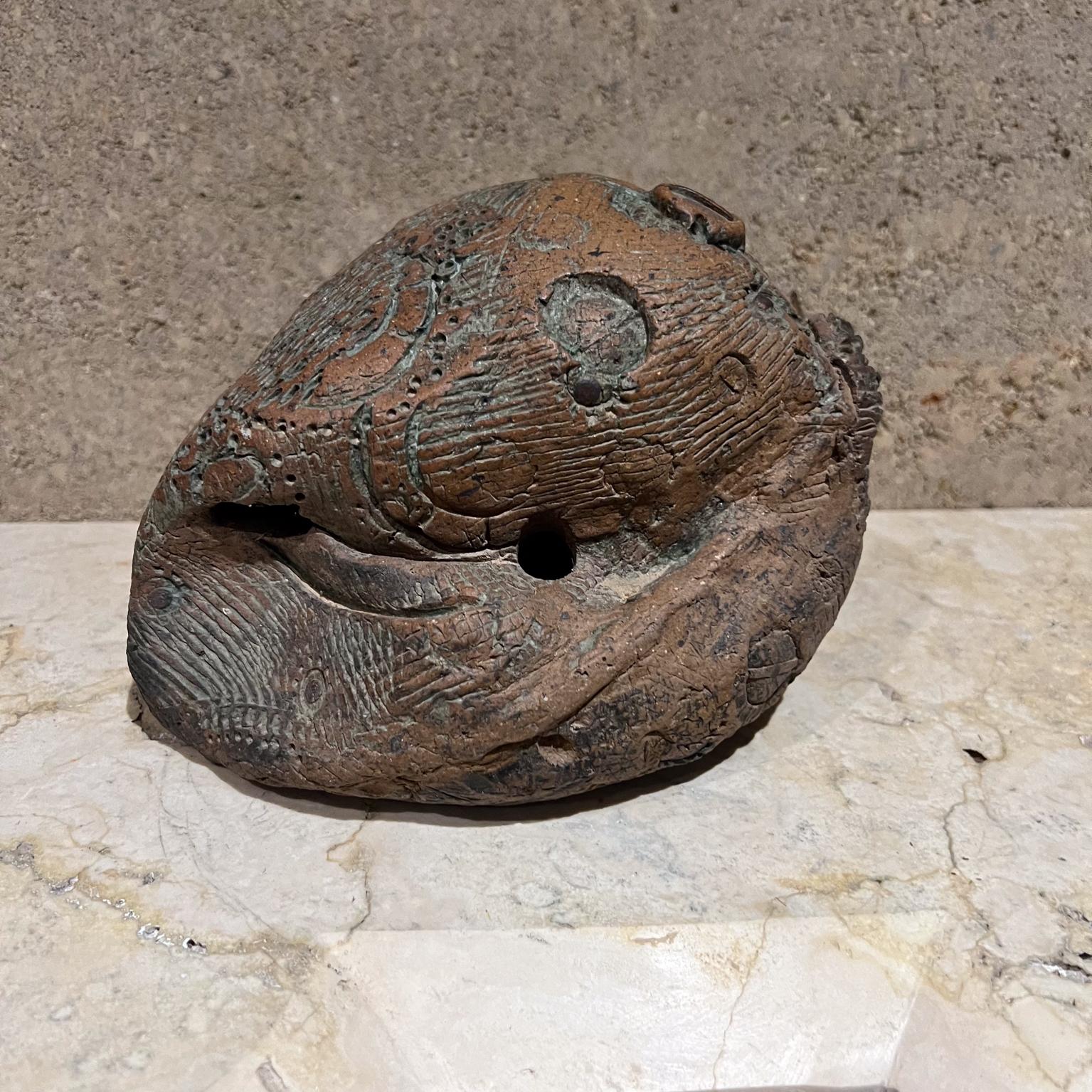Esfera escultórica moderna abstracta Studio Pottery Art
Objeto bola marrón
6,75 alto x 6,5 ancho x 6,25 fondo
Estado original de segunda mano.
Véanse las imágenes facilitadas.