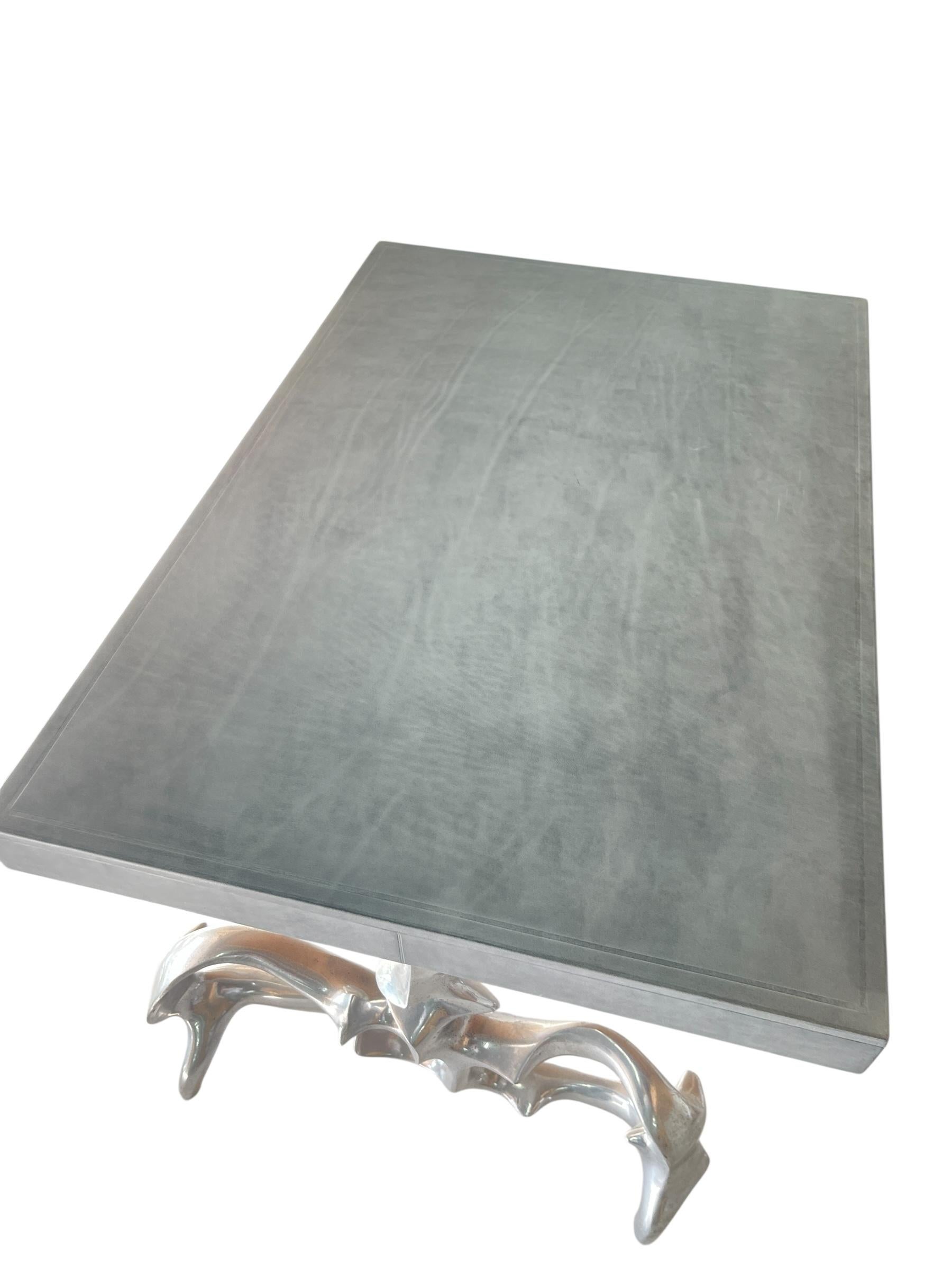 1970 Mesa de cóctel escultórica de aluminio fundido de Victor Roman finales del siglo XX en venta