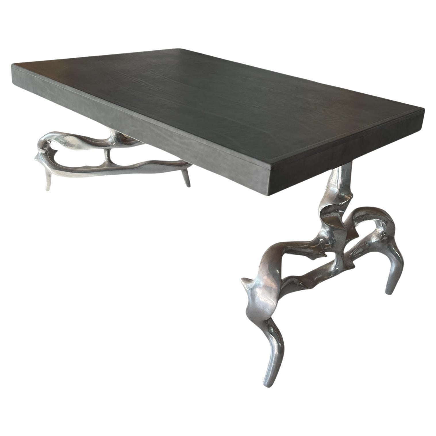 1970 Mesa de cóctel escultórica de aluminio fundido de Victor Roman en venta