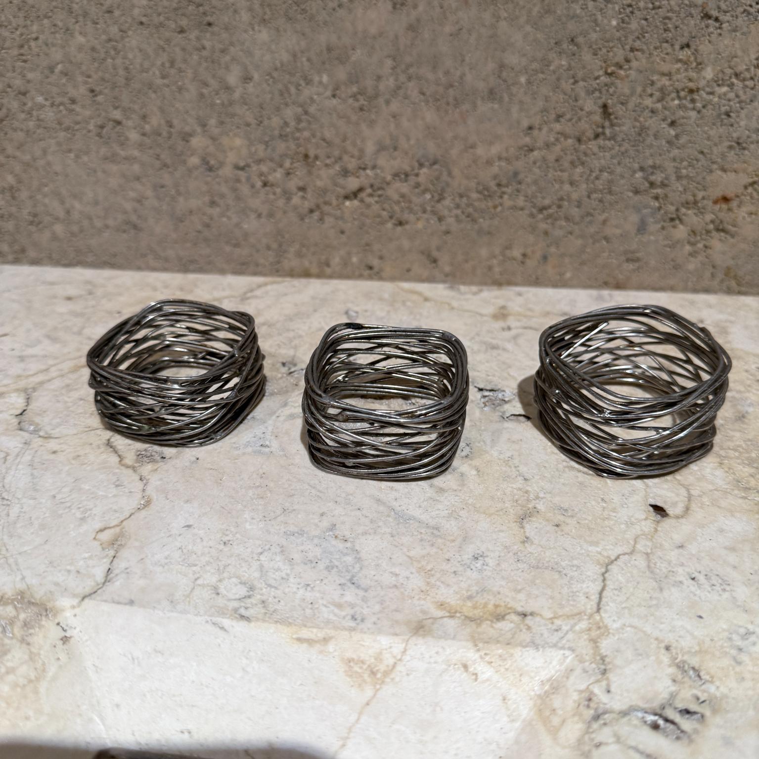 Ensemble de 3 porte-serviettes sculpturales chromées des années 1970 en vente 7