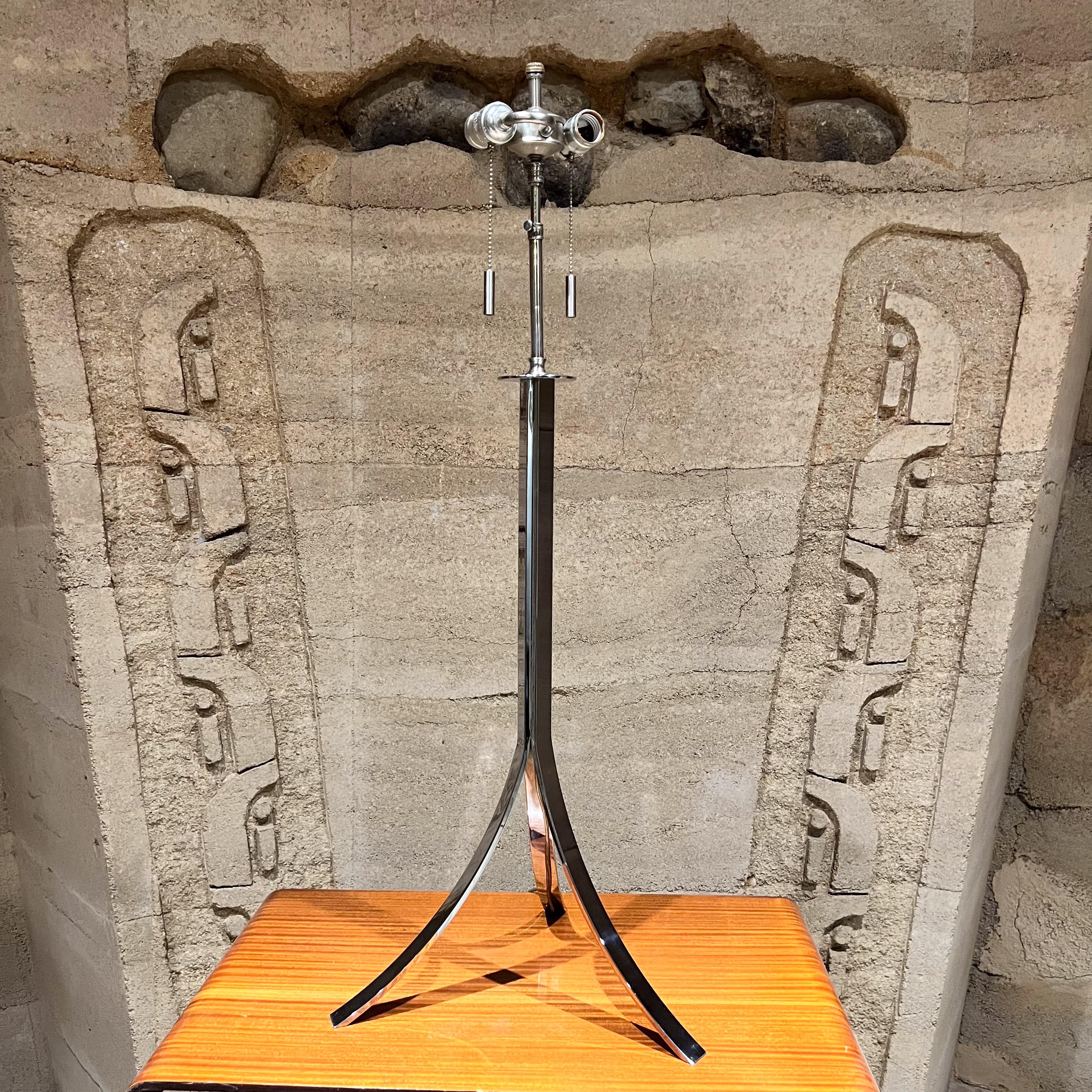 1970s Modern Table Lamp Chrome Plated Tripod Base
35.5 h 14 x 14
Original vintage condition
No lamp shade is included
Refer to images