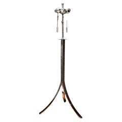 1970er Skulpturale Chrom-Tischlampe Schlanker Dreibein-Sockel