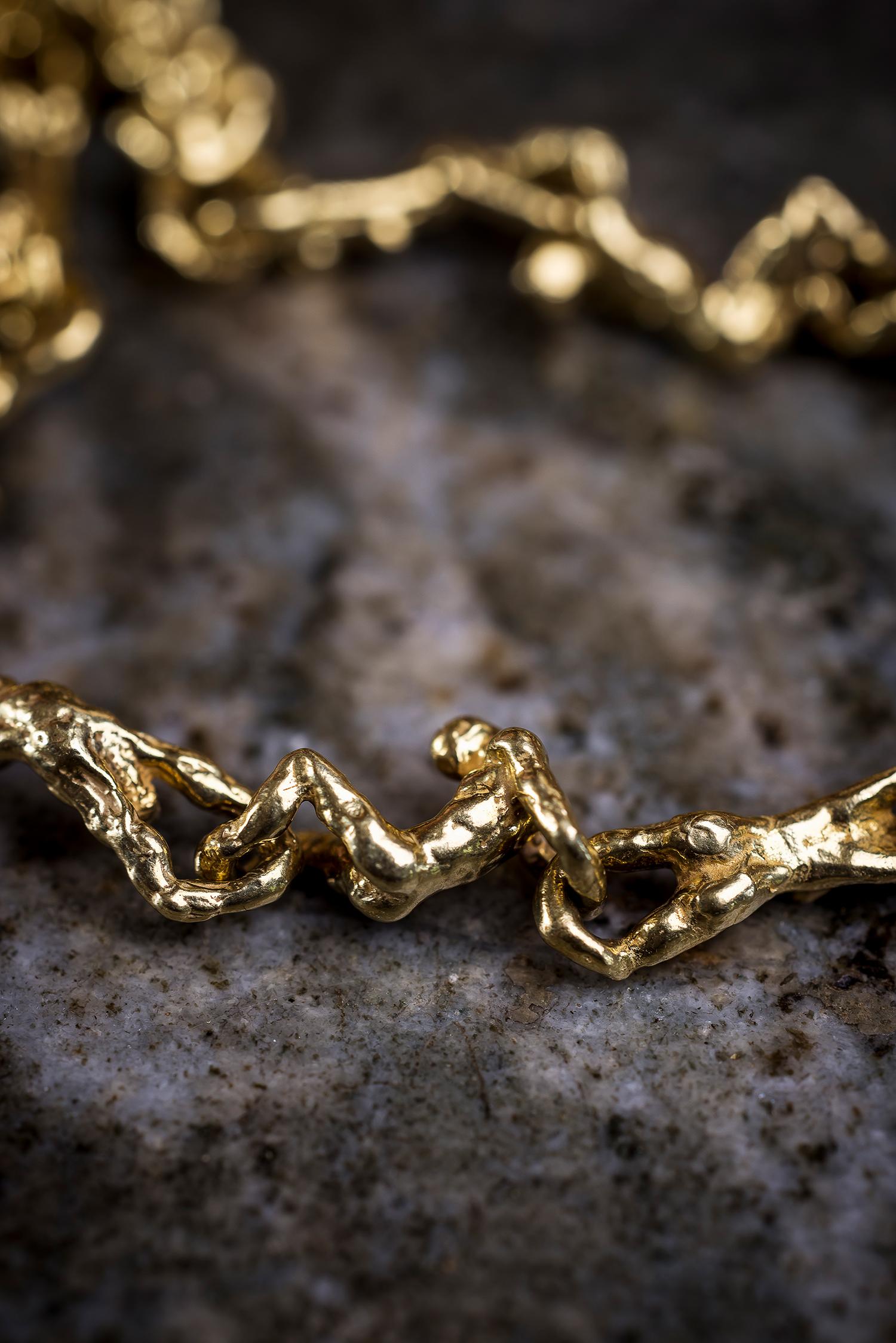 Ensemble collier et bracelet sculptural érotique en or jaune 18 carats des années 1970 Pour femmes en vente