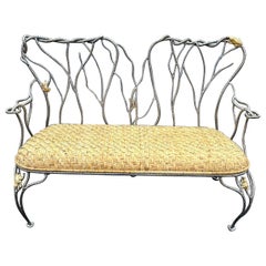 Panchina scultorea anni '70 in finto Wood Branch con motivi di rane in ferro battuto e rattan
