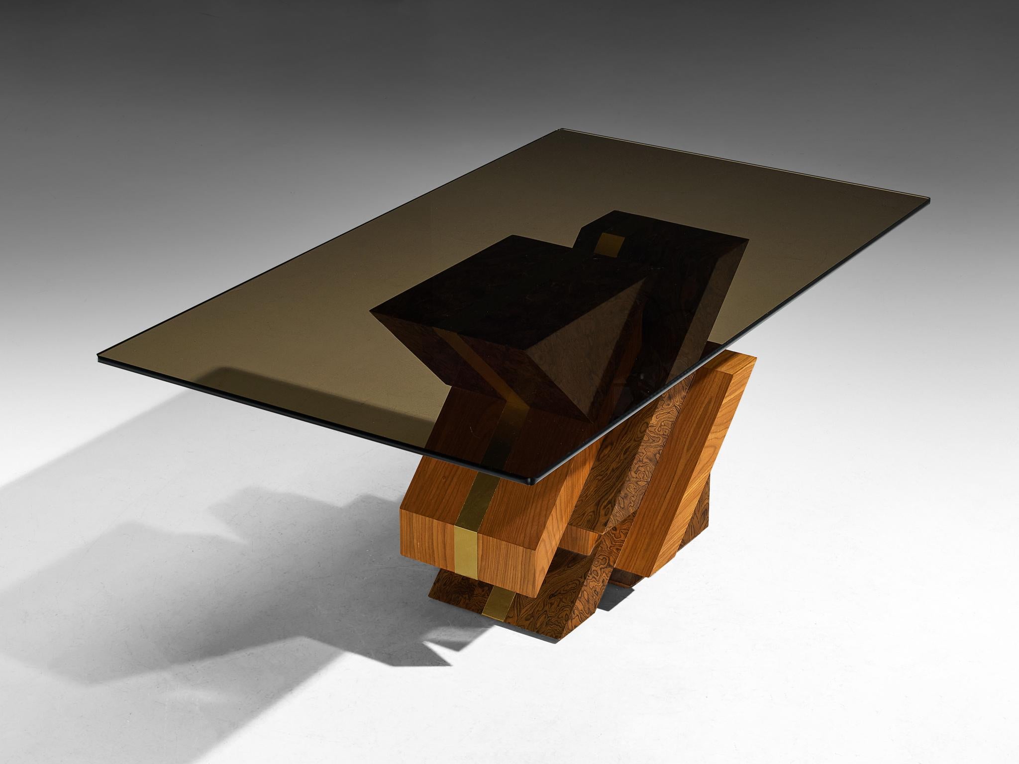 Fin du 20e siècle Table de salle à manger géométrique sculpturale des années 1970 en Wood Wood Grain expressif et laiton en vente