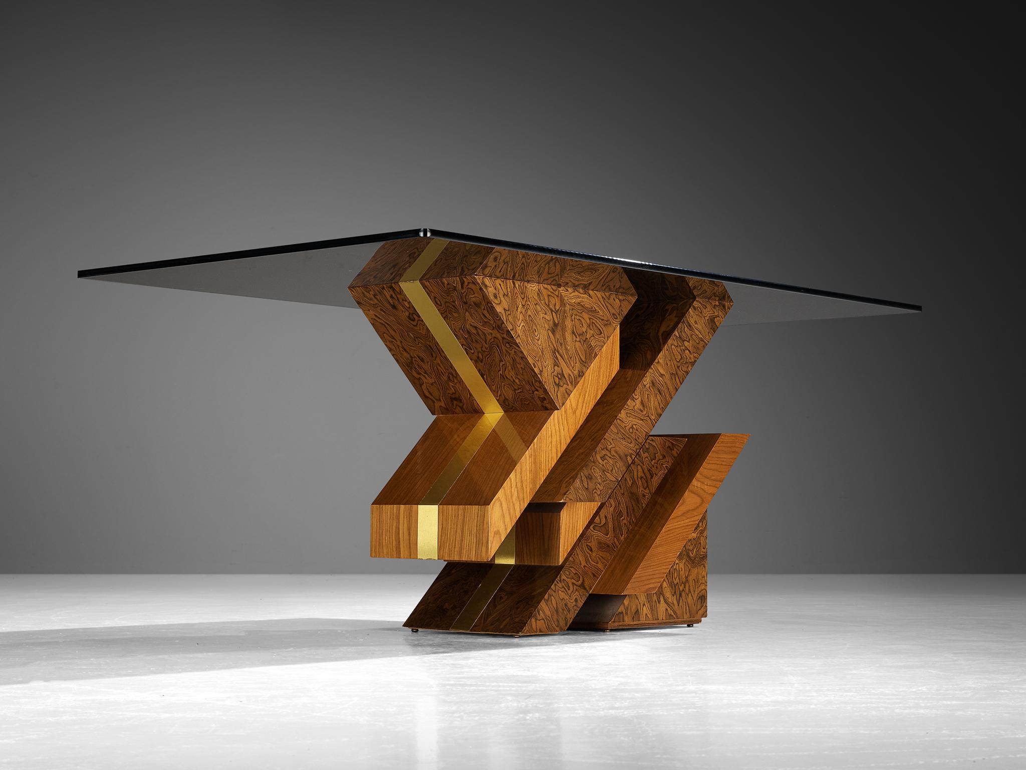 Table de salle à manger géométrique sculpturale des années 1970 en Wood Wood Grain expressif et laiton en vente 1