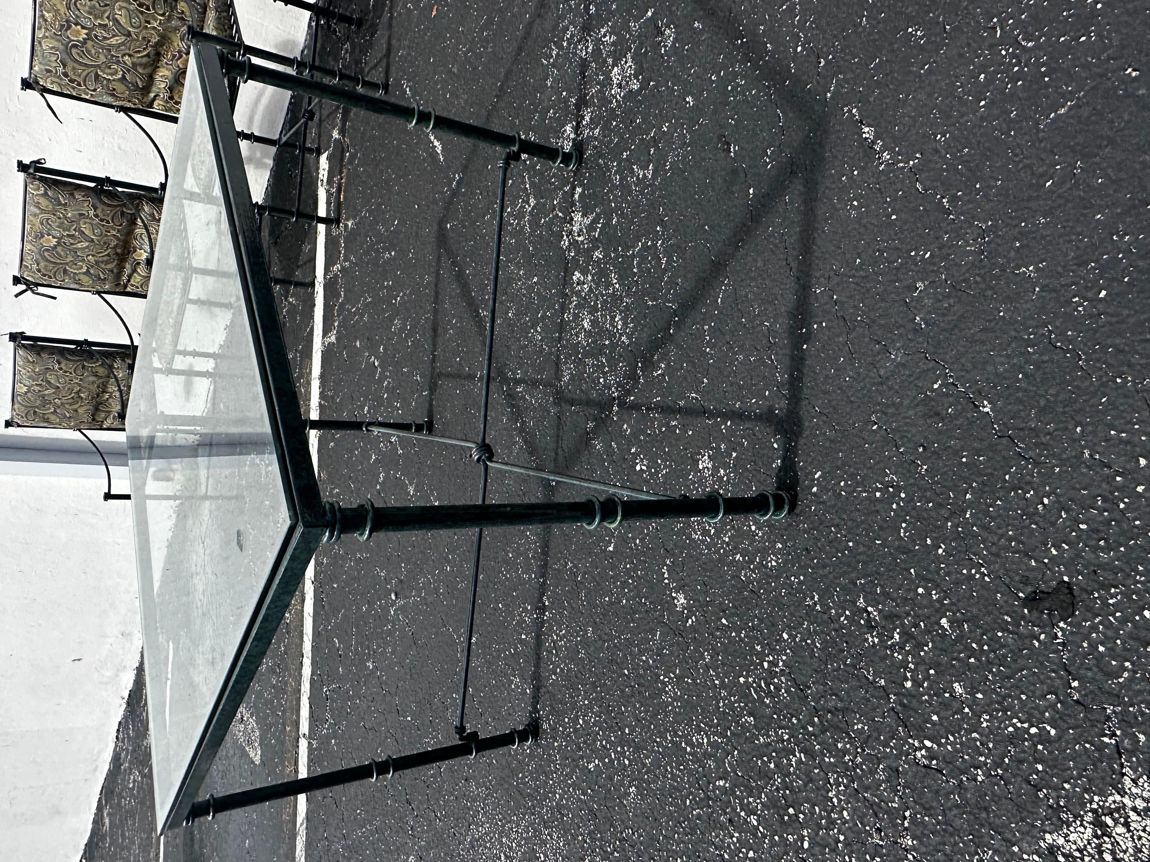Scultura anni '70  Tavolo e sedie in ferro in finto bambù Giacometti, set di 5 persone in vendita 9