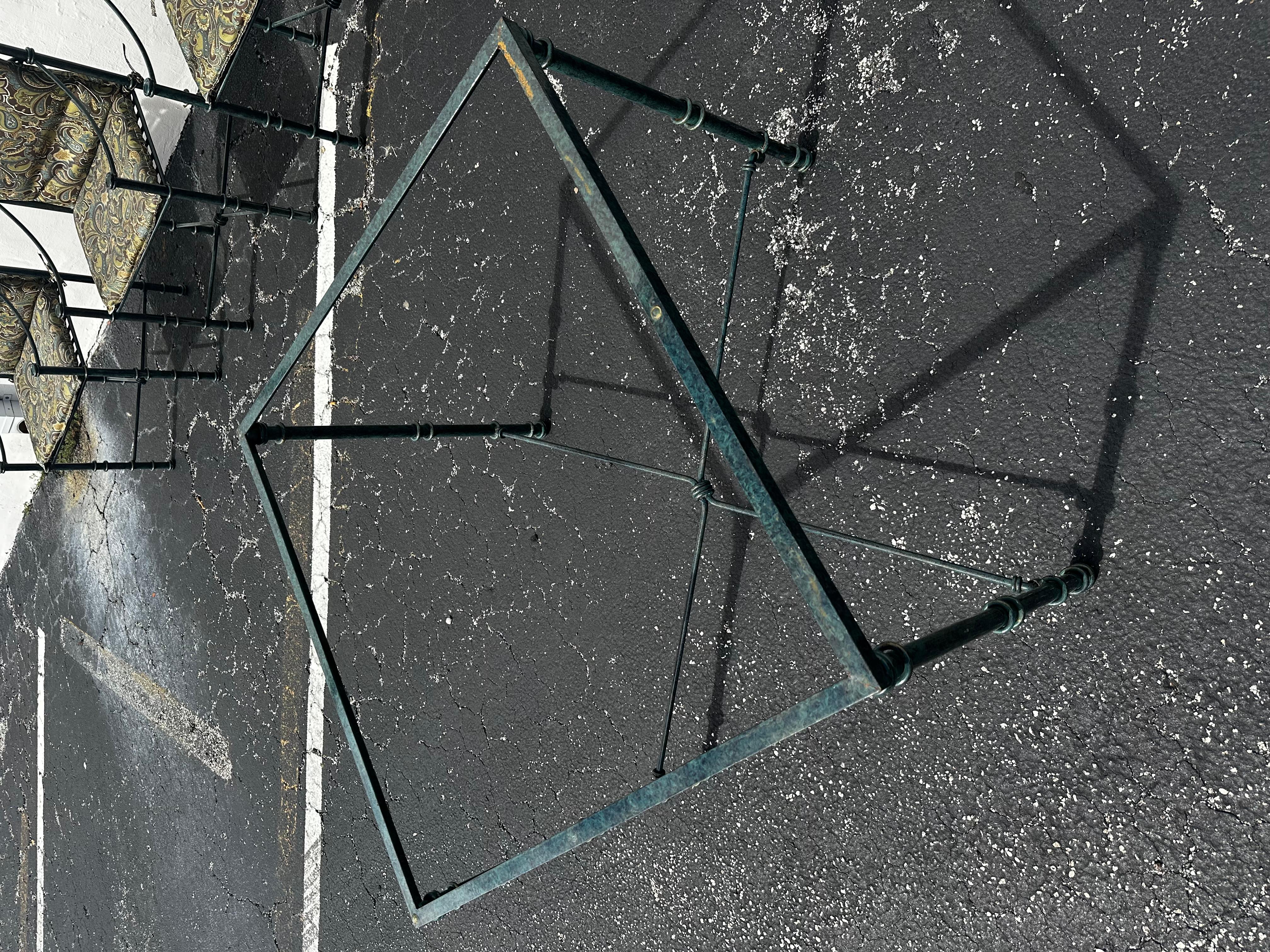 Scultura anni '70  Tavolo e sedie in ferro in finto bambù Giacometti, set di 5 persone in vendita 10