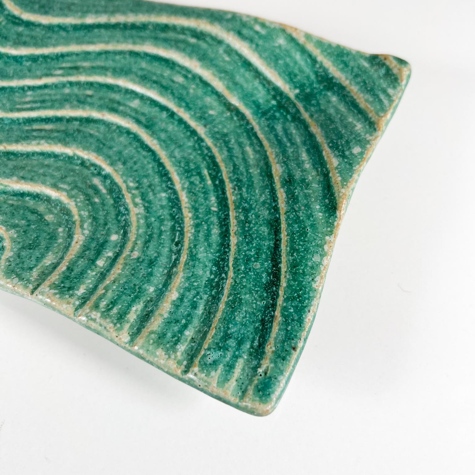 1970s Sculptural Green Wave Dish Studio Art Stoneware Pottery Artist Ed Thompson In Good Condition In Chula Vista, CA