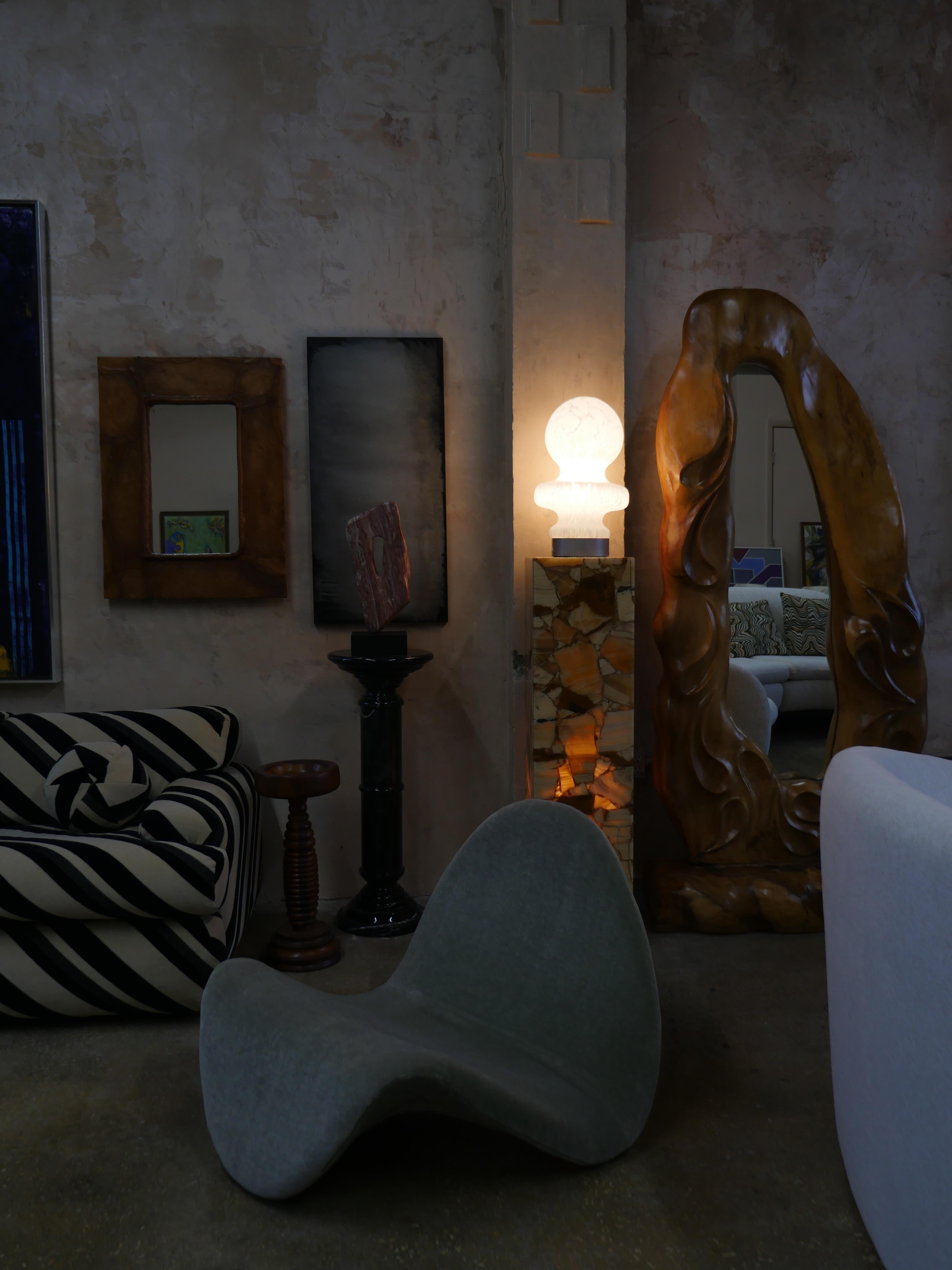 1970s Sculptural Hand-Blown Textured Glass Table Lamp Moderno de mediados de siglo en venta
