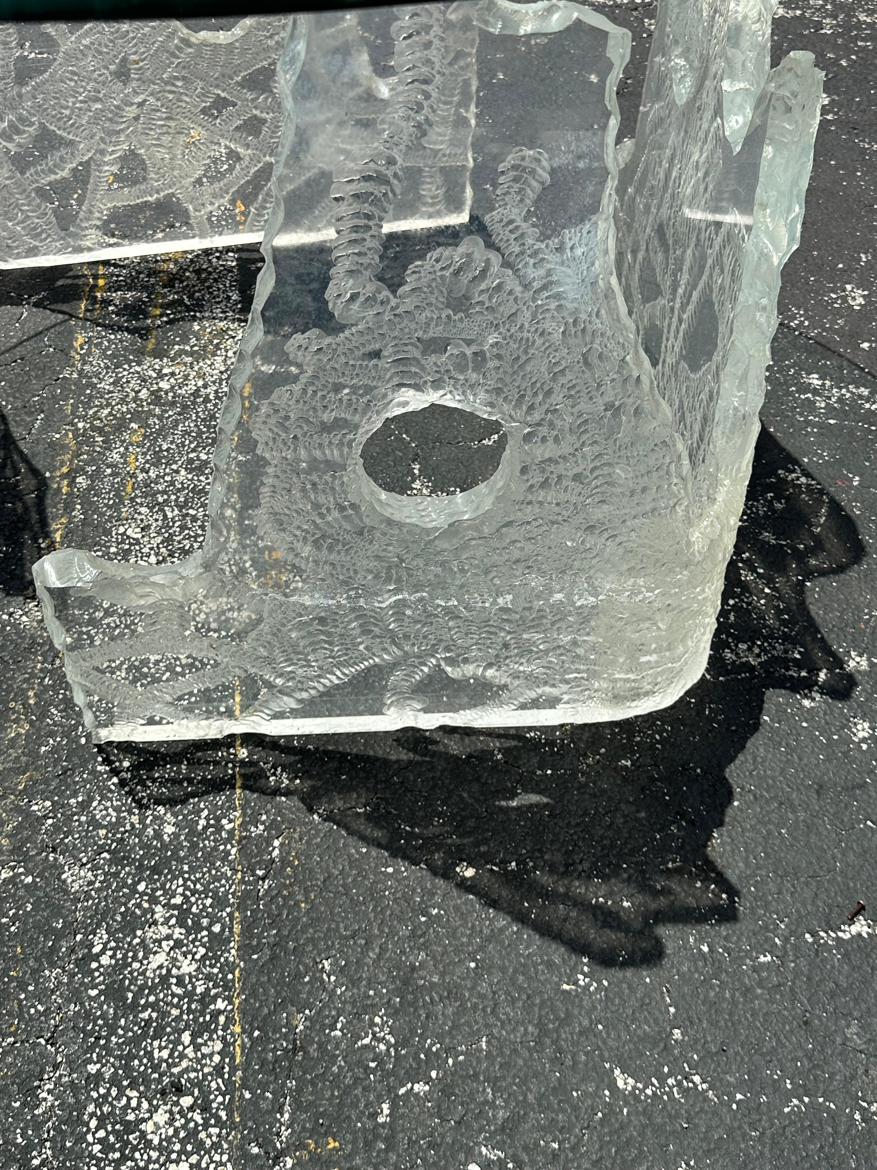 Table de salle à manger Iceberg des années 1970, gravée à la main et fabriquée en Lucite en vente 4