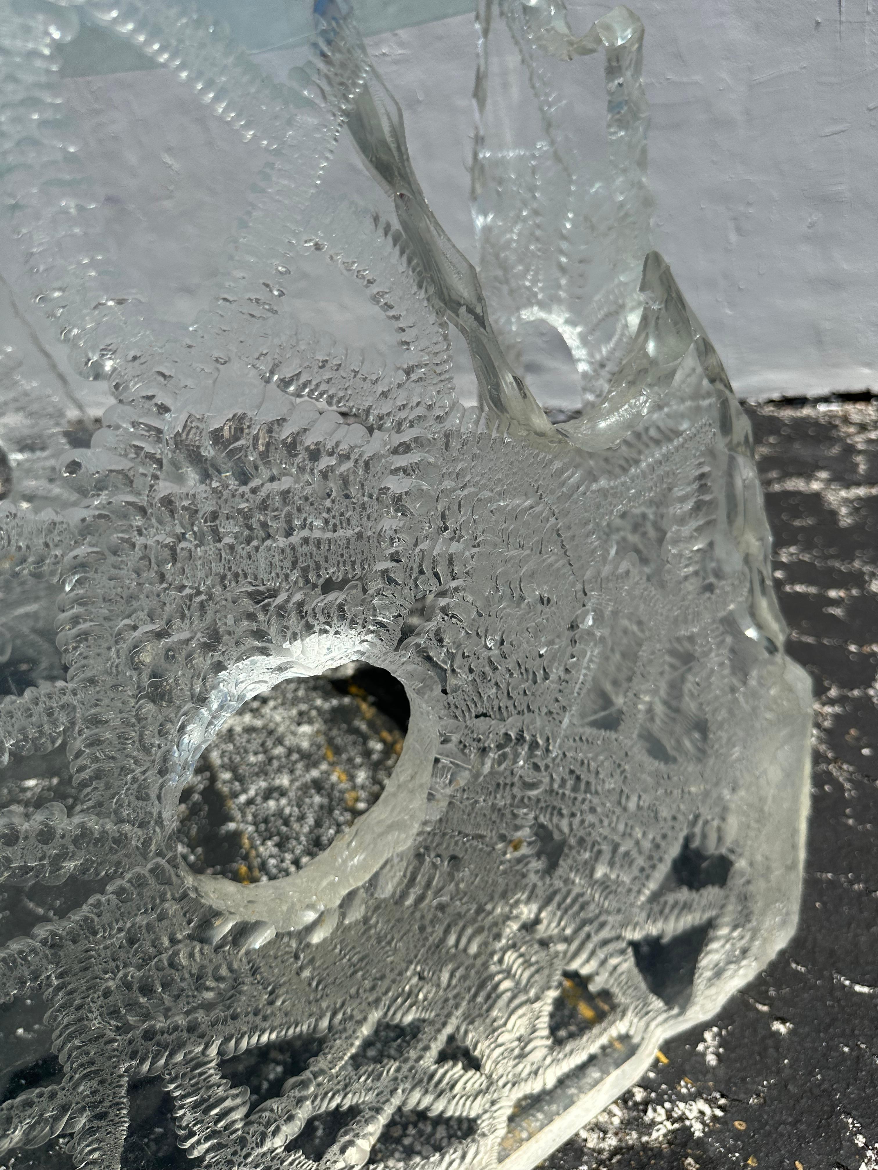 Table de salle à manger Iceberg des années 1970, gravée à la main et fabriquée en Lucite en vente 6