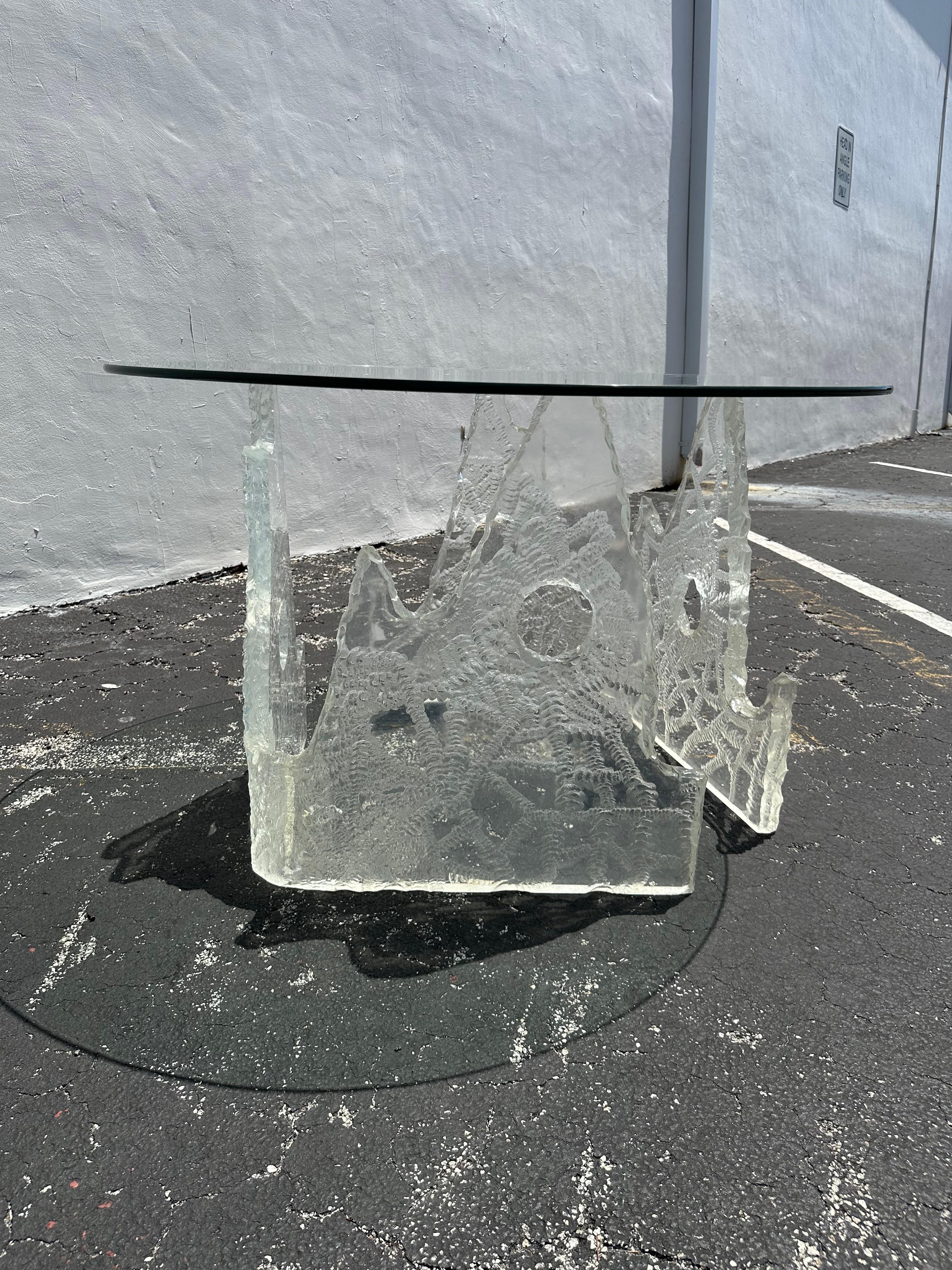 Fin du 20e siècle Table de salle à manger Iceberg des années 1970, gravée à la main et fabriquée en Lucite en vente