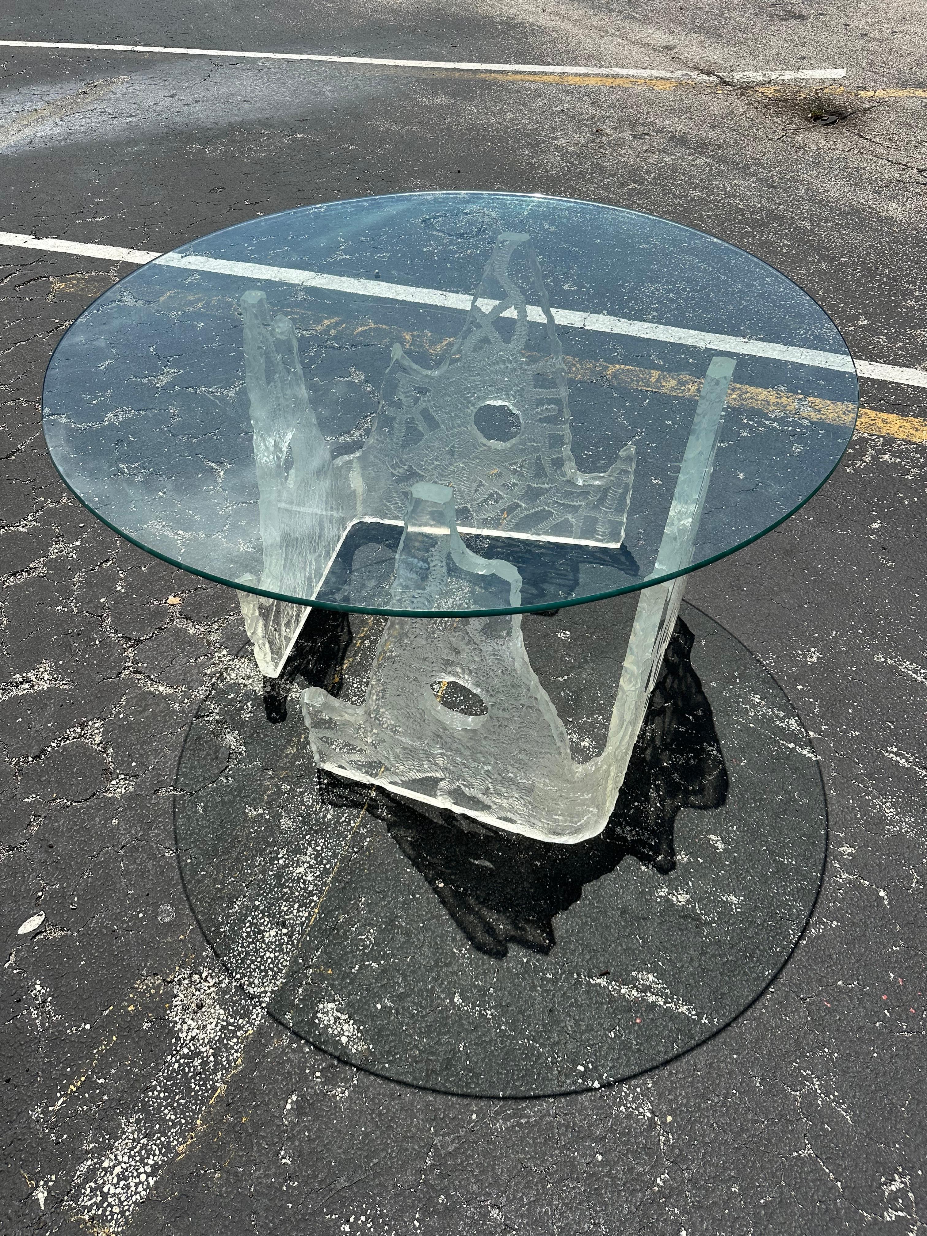 Table de salle à manger Iceberg des années 1970, gravée à la main et fabriquée en Lucite en vente 1