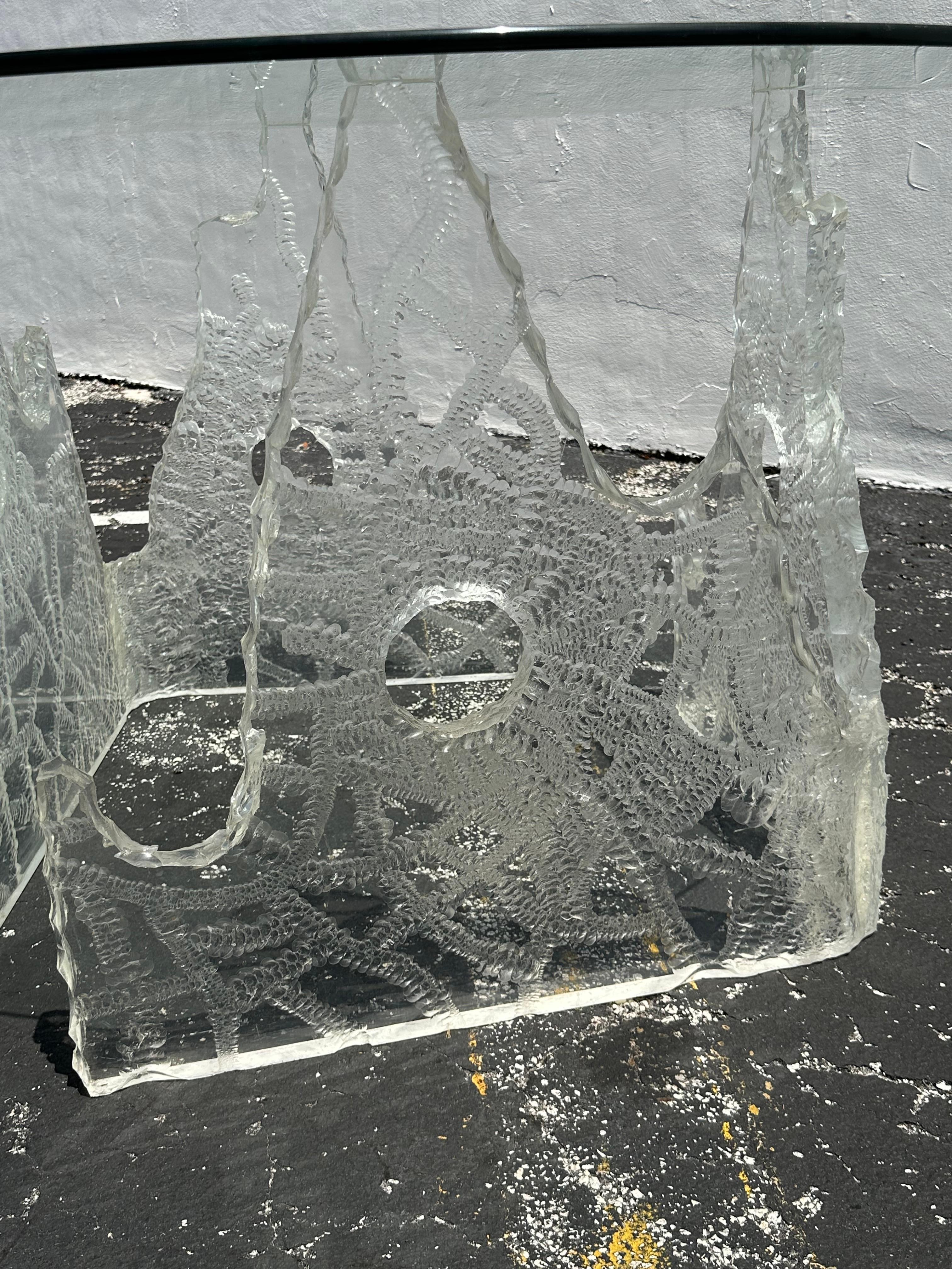 Table de salle à manger Iceberg des années 1970, gravée à la main et fabriquée en Lucite en vente 2